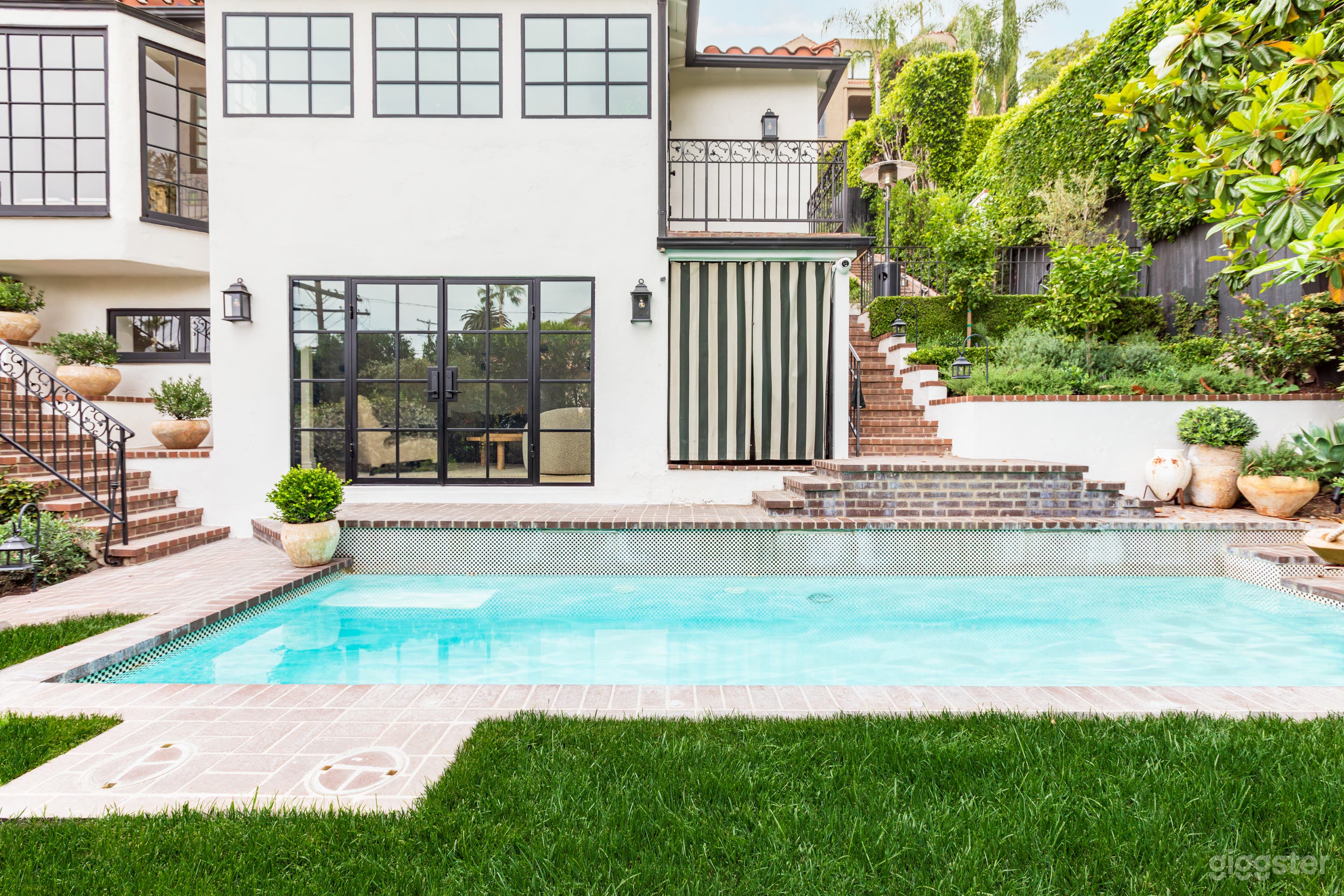 Designer Mediterranean Villa w/ Pool &amp; Views Photo 3