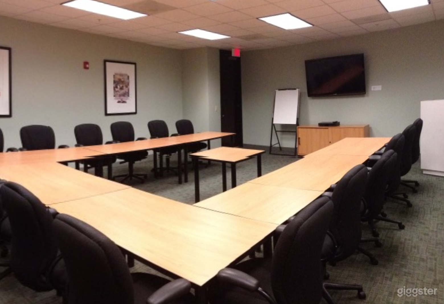Elegant Conference Room in Charlotte Photo 2