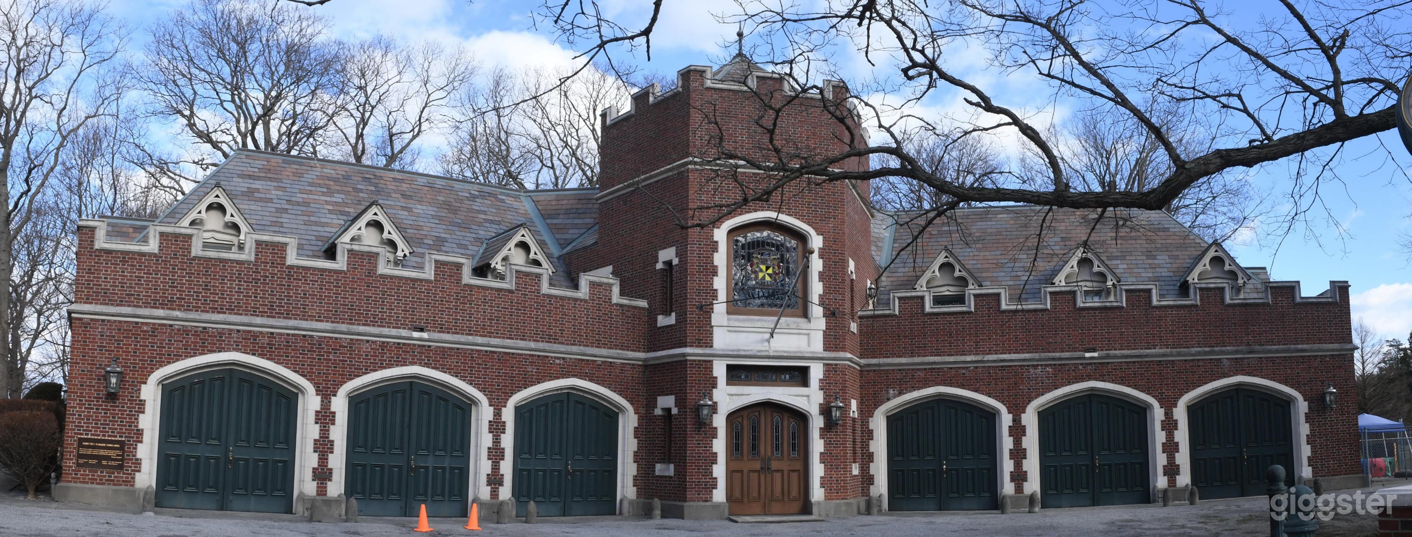 This is a panorama of the garage.