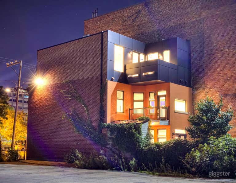  High-End Montreal Townhouse in Trendy Plateau-Mont-Royal 