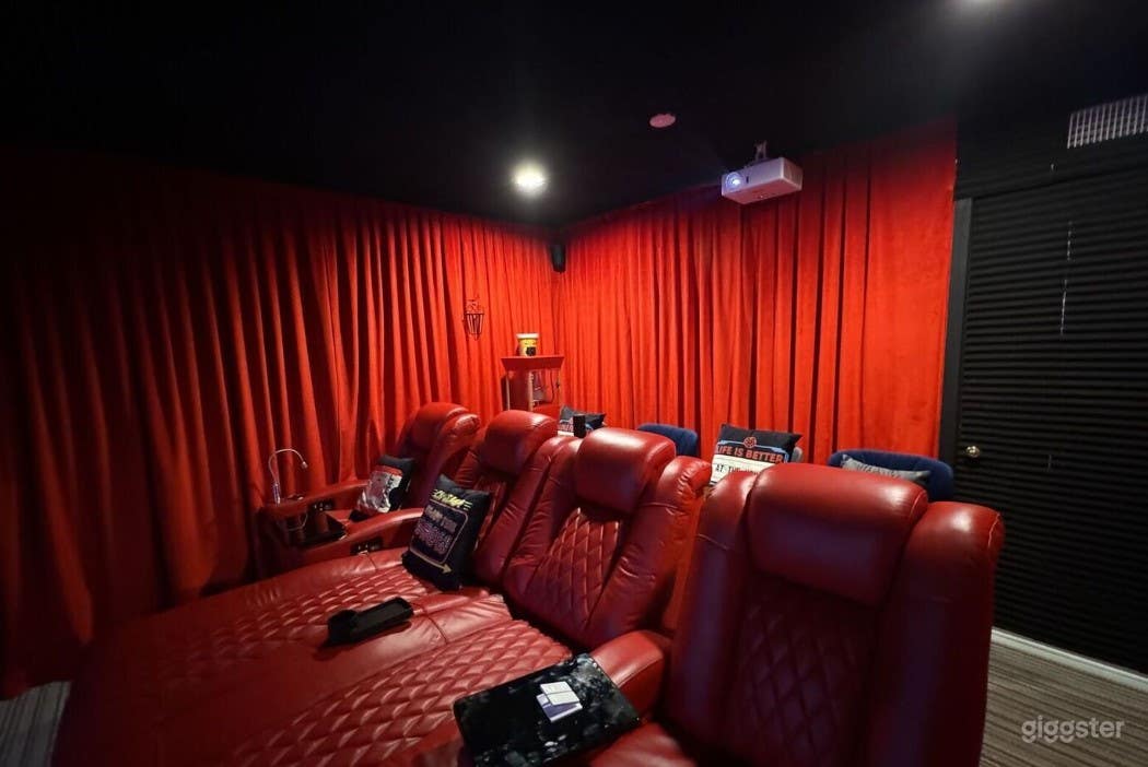 Cozy Private Theater in a Large House Photo 2