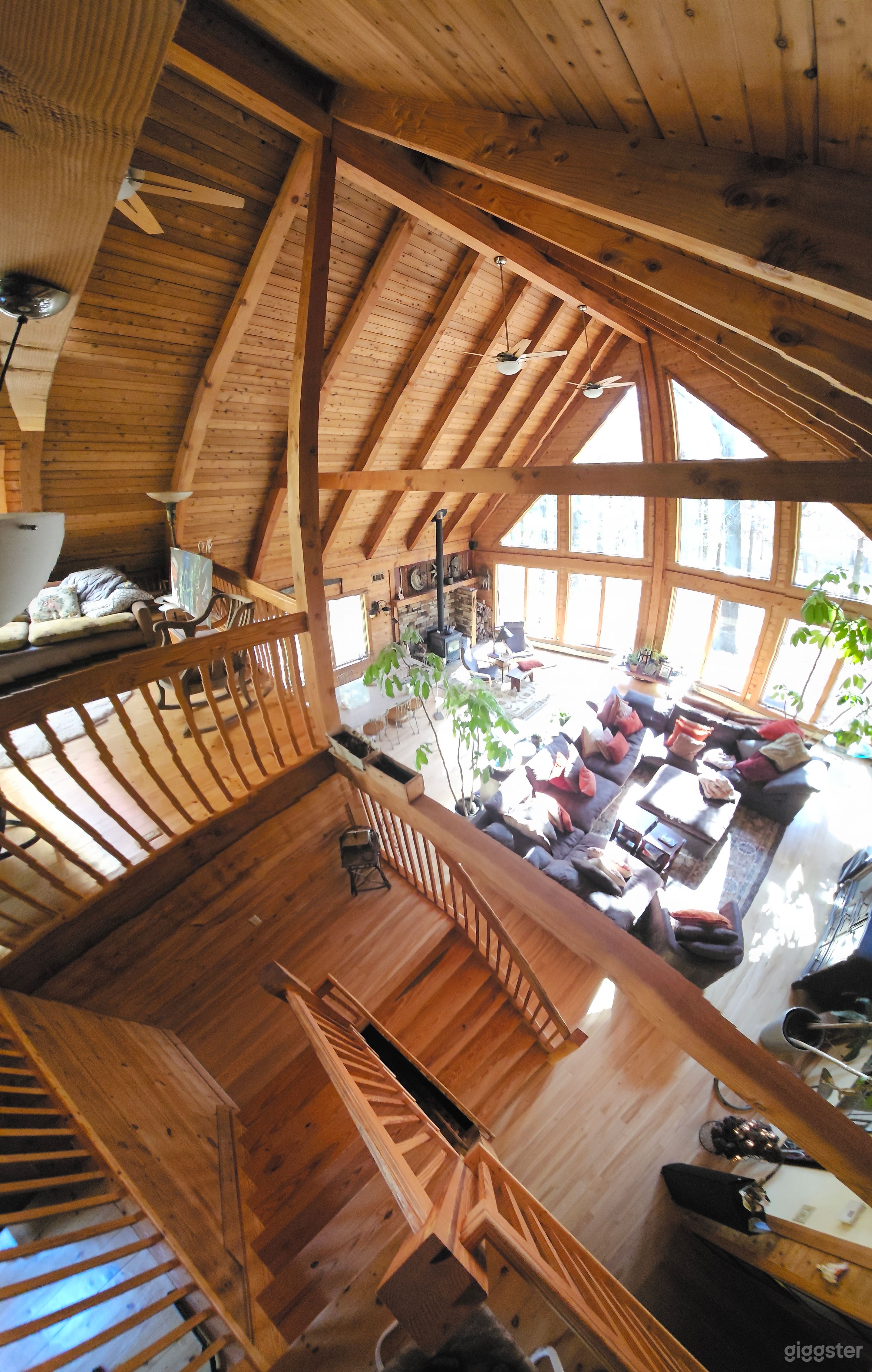 Post &amp; Beam Chalet on Expansive Forested Grounds Photo 2