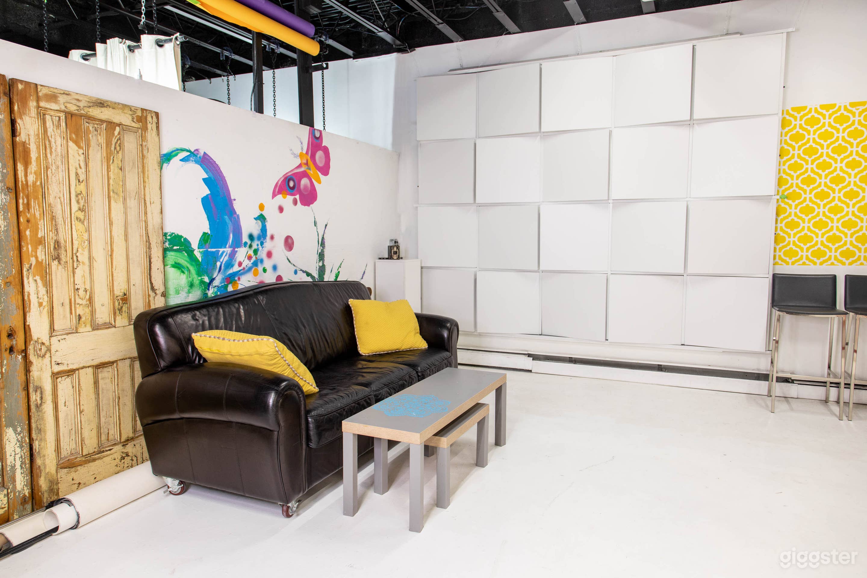 Super quiet studio great for recording sound Photo 4