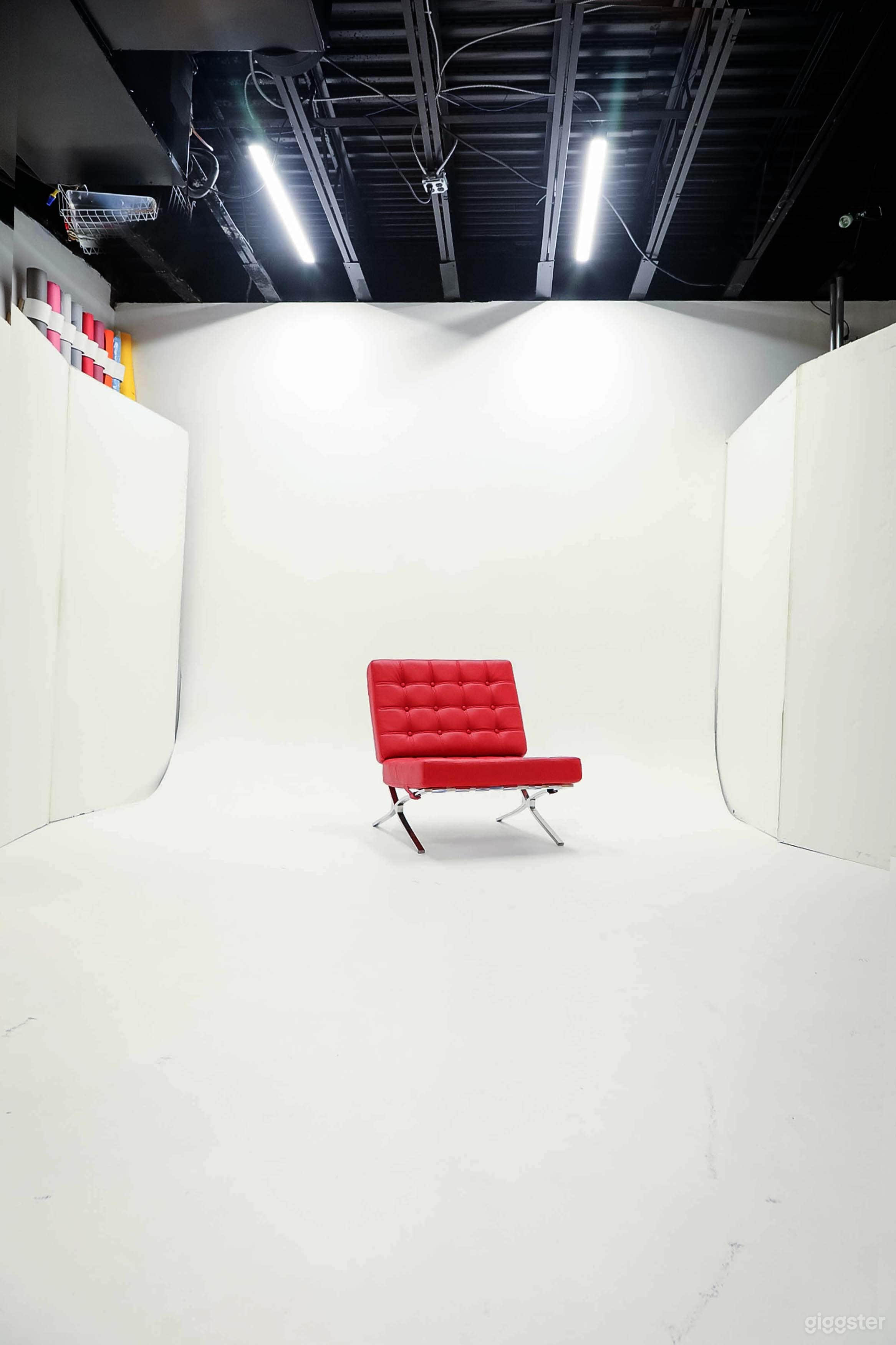 Super quiet studio great for recording sound Photo 3