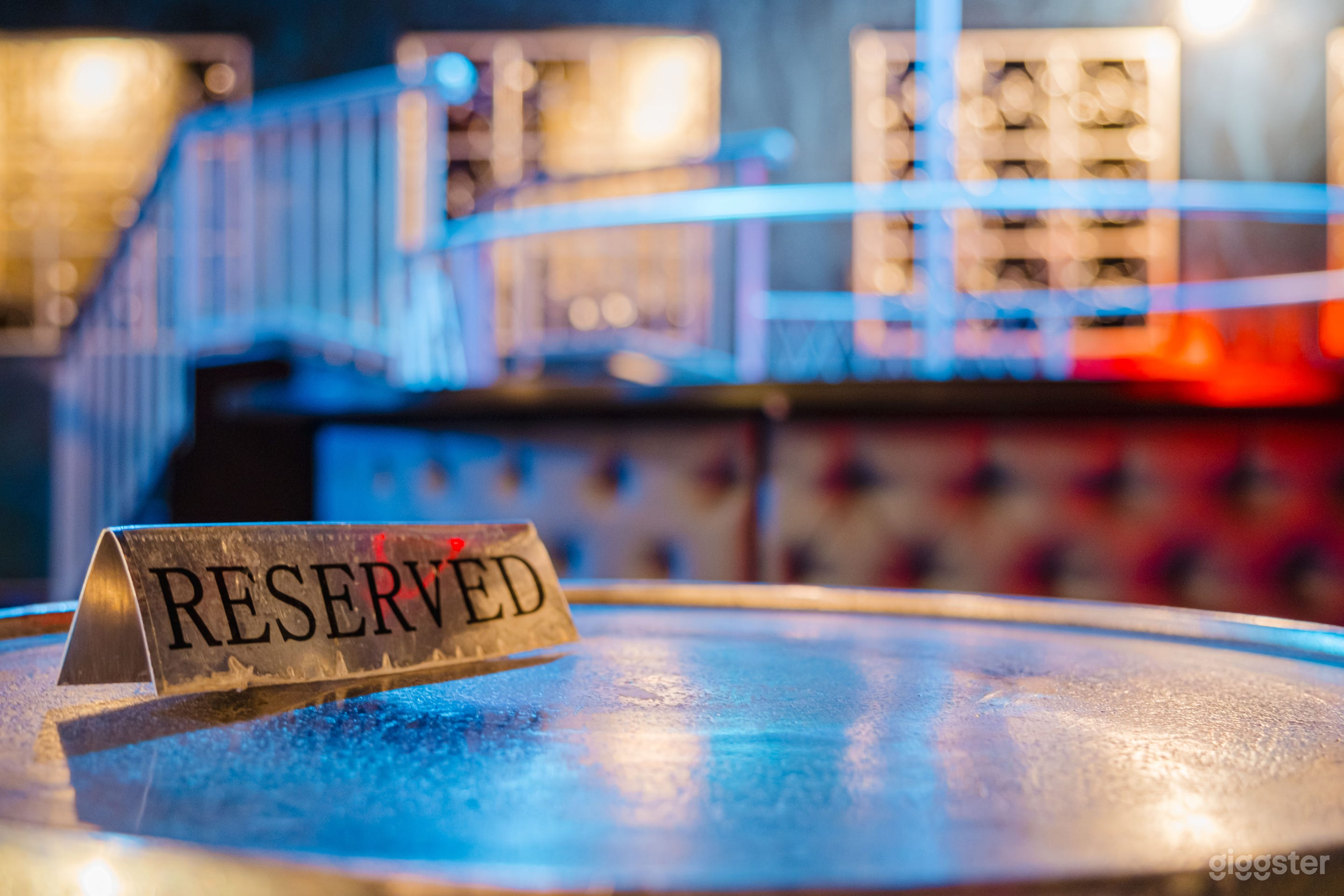 BLUE LIGHTS, ZEBRA NIGHTS: ICONIC GENTLEMAN’S Photo 3