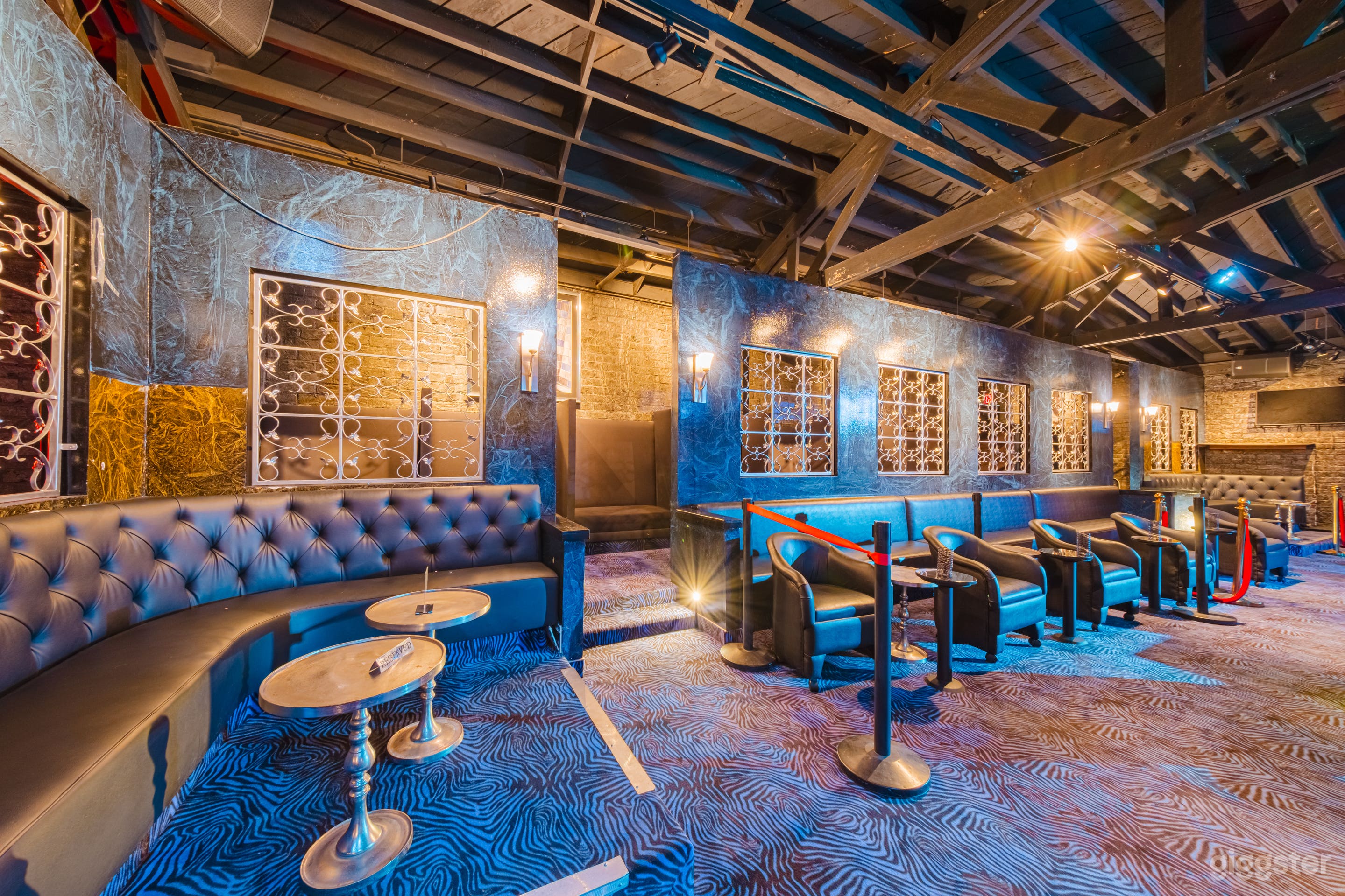 BLUE LIGHTS, ZEBRA NIGHTS: ICONIC GENTLEMAN’S Photo 2