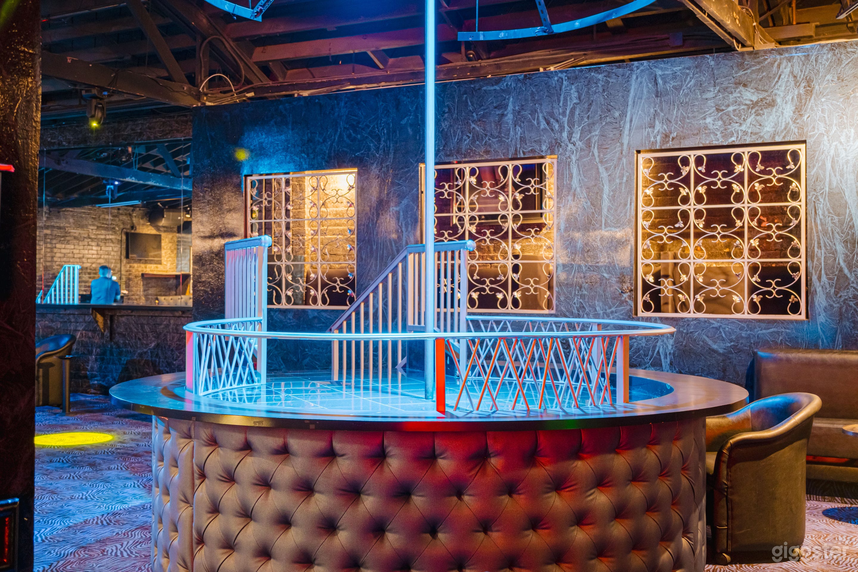 BLUE LIGHTS, ZEBRA NIGHTS: ICONIC GENTLEMAN’S Photo 4