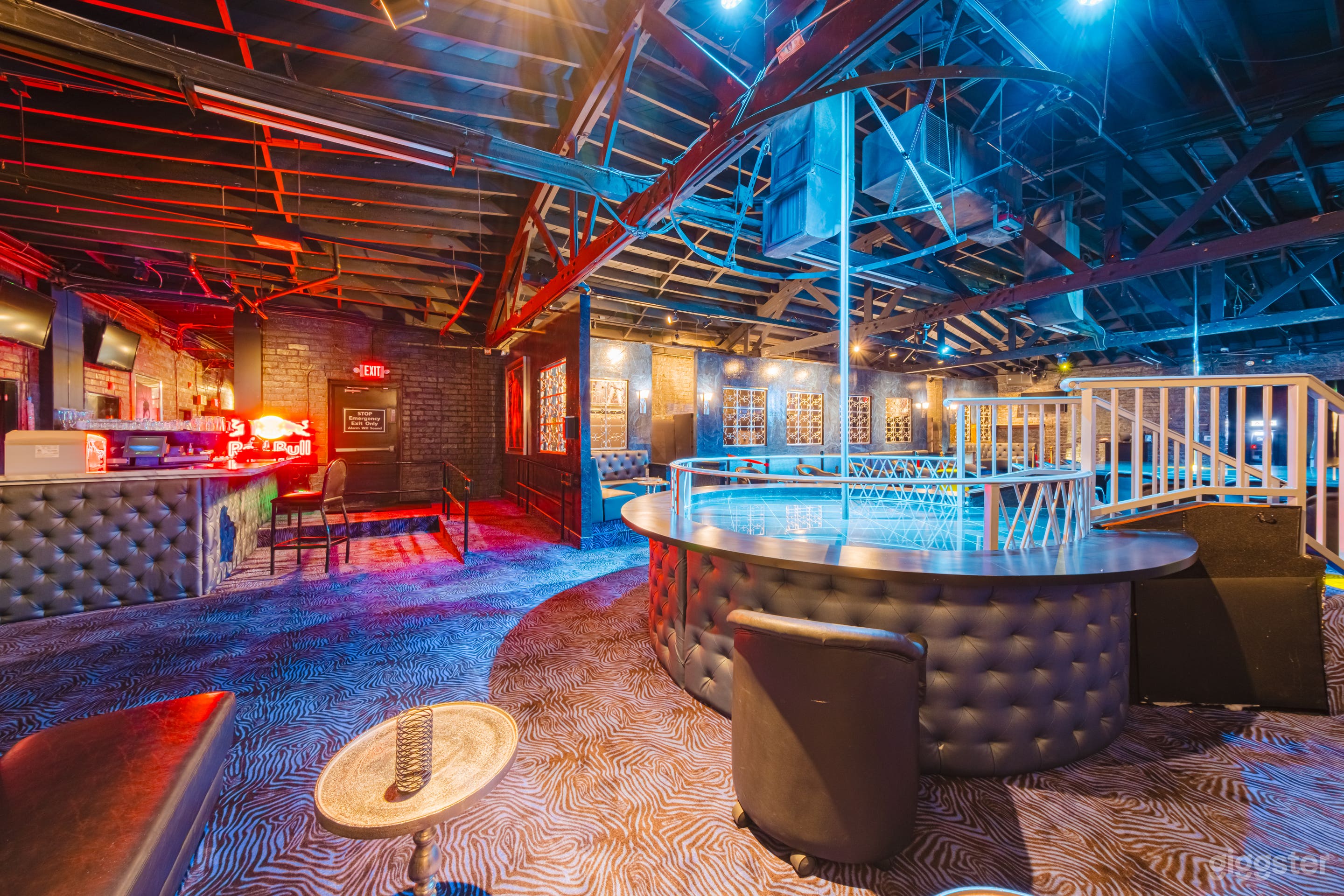 BLUE LIGHTS, ZEBRA NIGHTS: ICONIC GENTLEMAN’S Photo 1