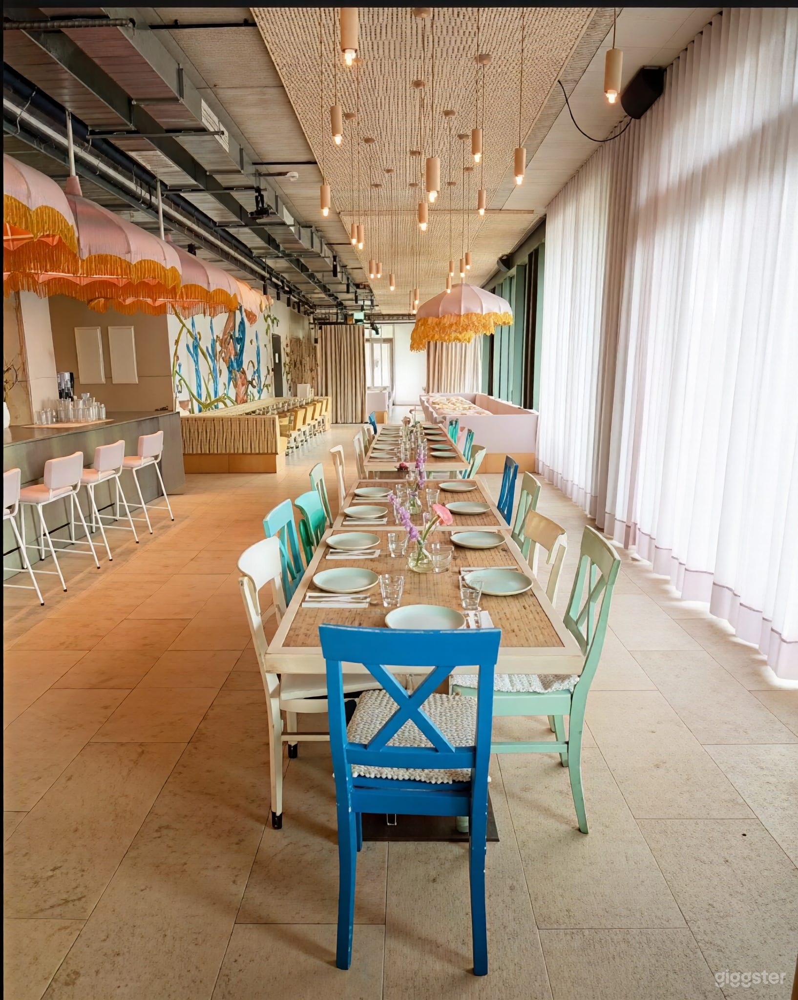 Bunte Wandkunst & Fine Dining in Einzigartigem Ambiente Foto 4