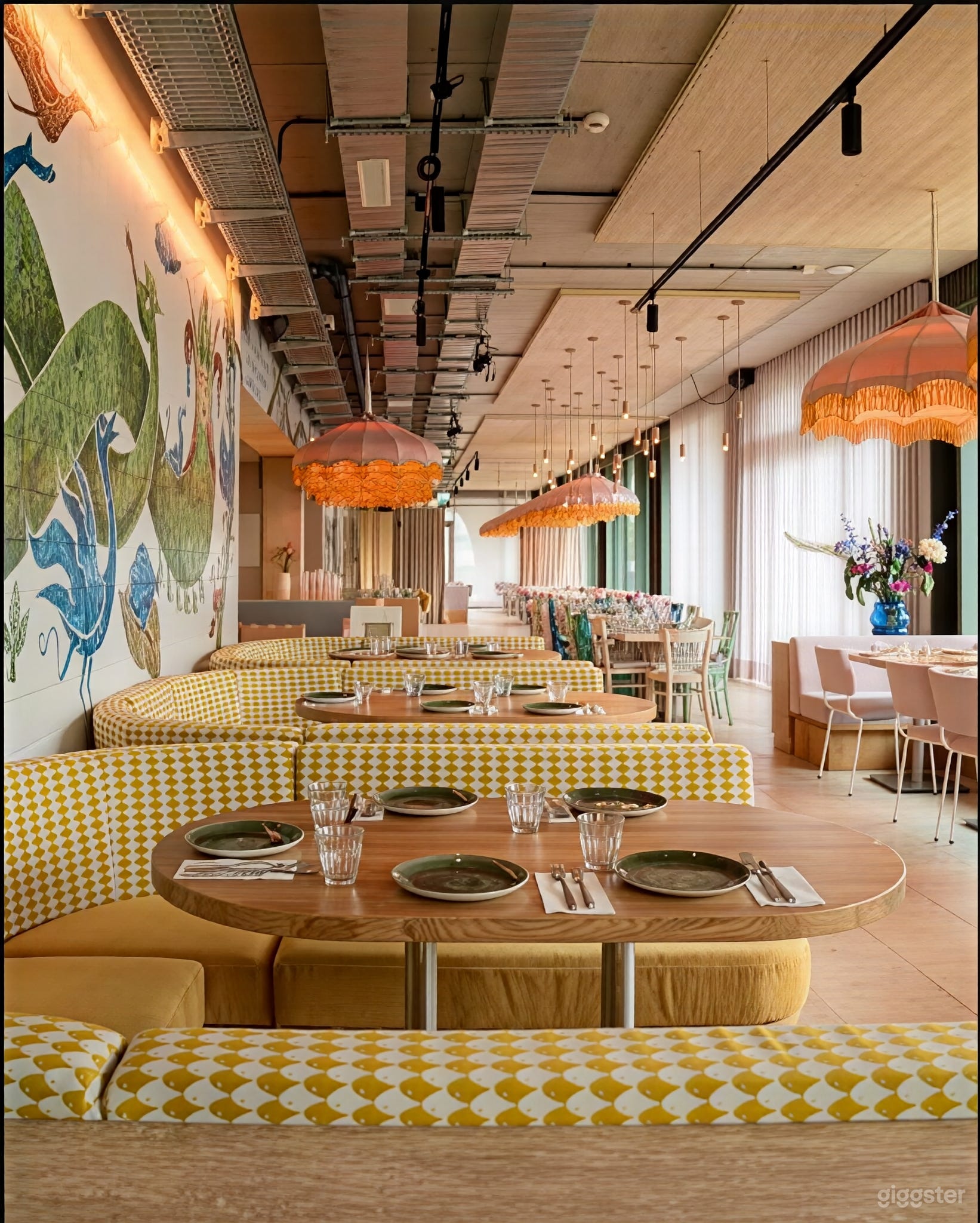 Bunte Wandkunst & Fine Dining in Einzigartigem Ambiente Foto 3