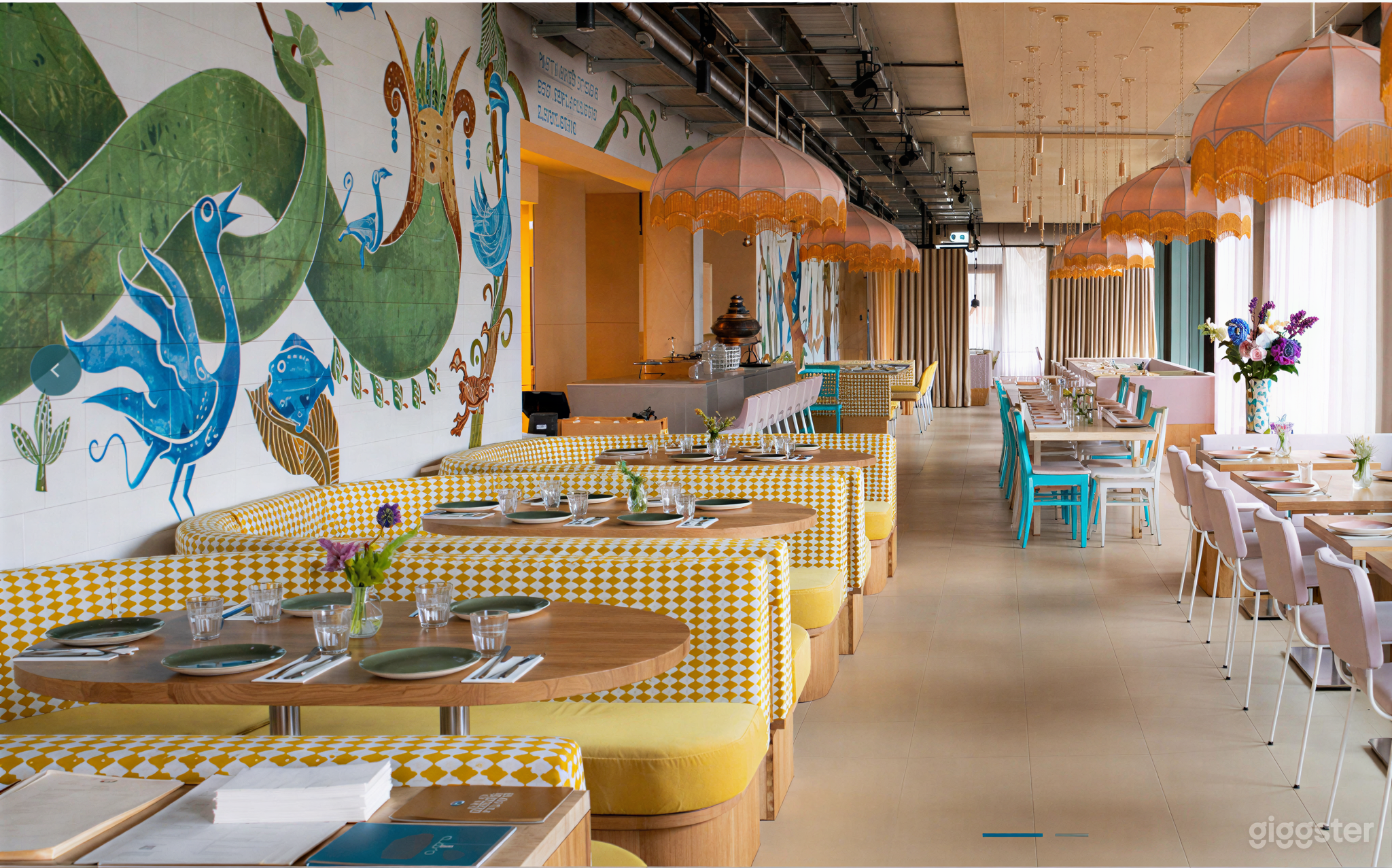 Bunte Wandkunst & Fine Dining in Einzigartigem Ambiente Foto 2