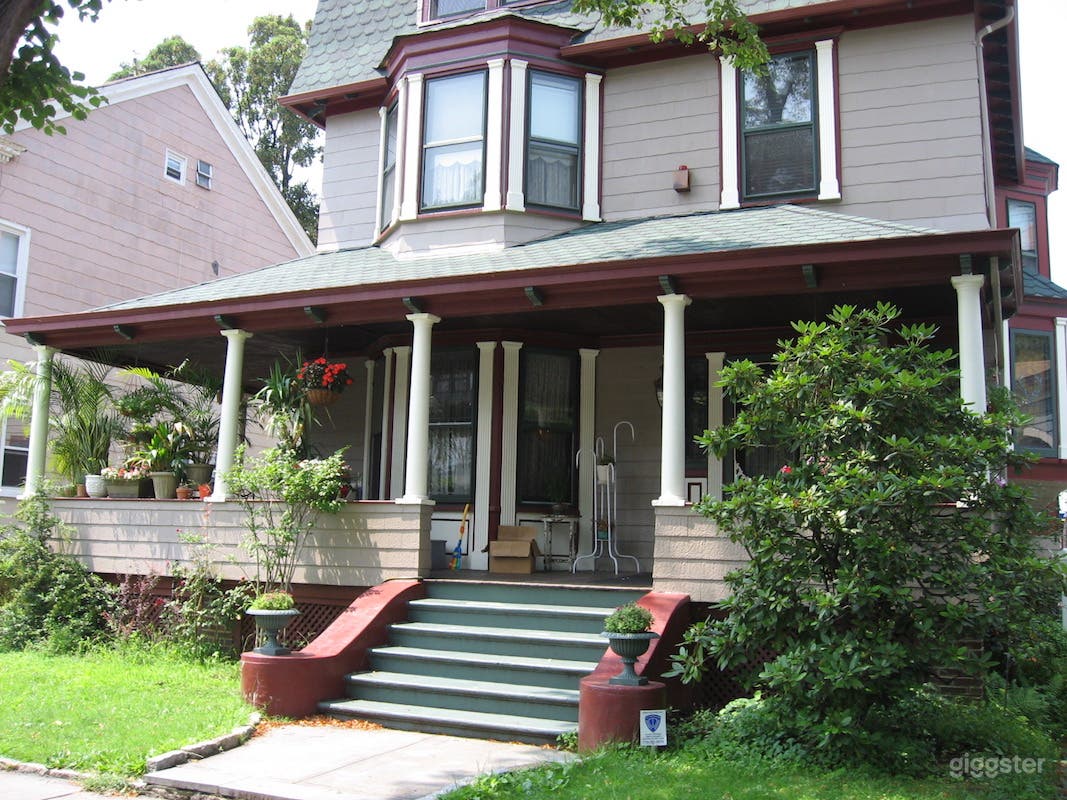 Brooklyn Victorian with bright sunny kitchen Photo 4