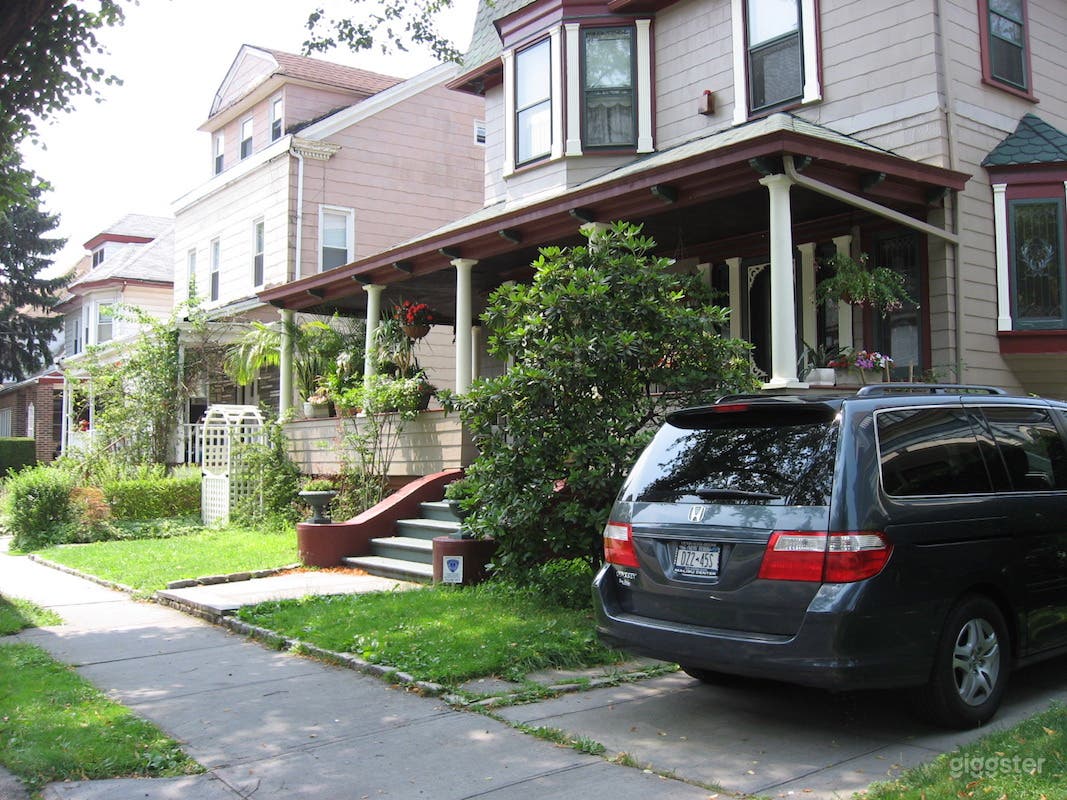 Brooklyn Victorian with bright sunny kitchen Photo 2