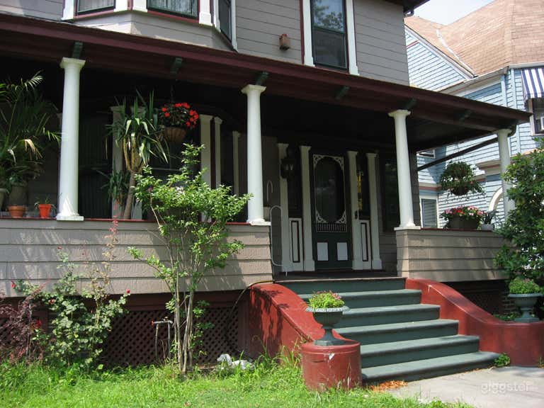  Brooklyn Victorian with bright sunny kitchen 