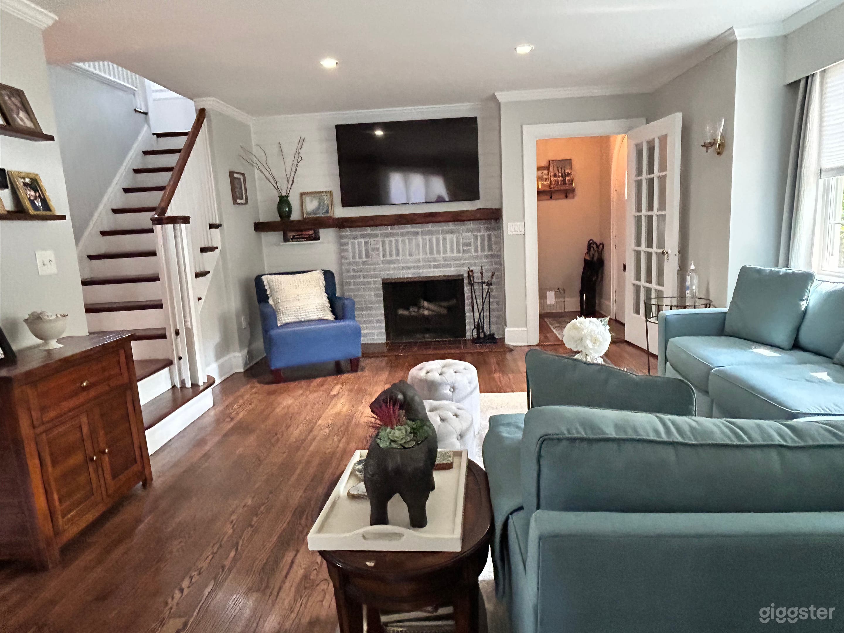 Beautiful open concept on tree lined street Photo 4