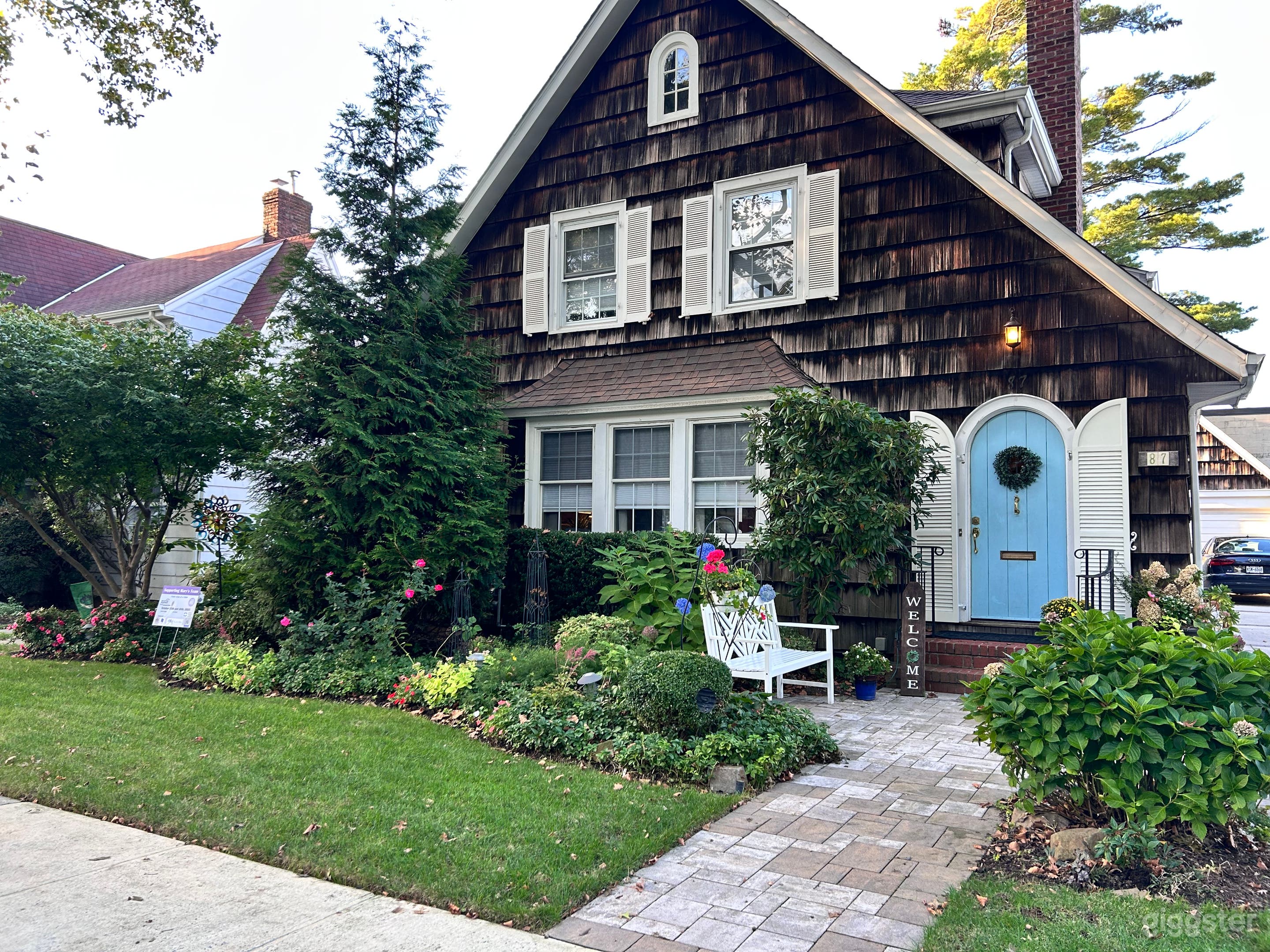 Beautiful open concept on tree lined street Photo 1