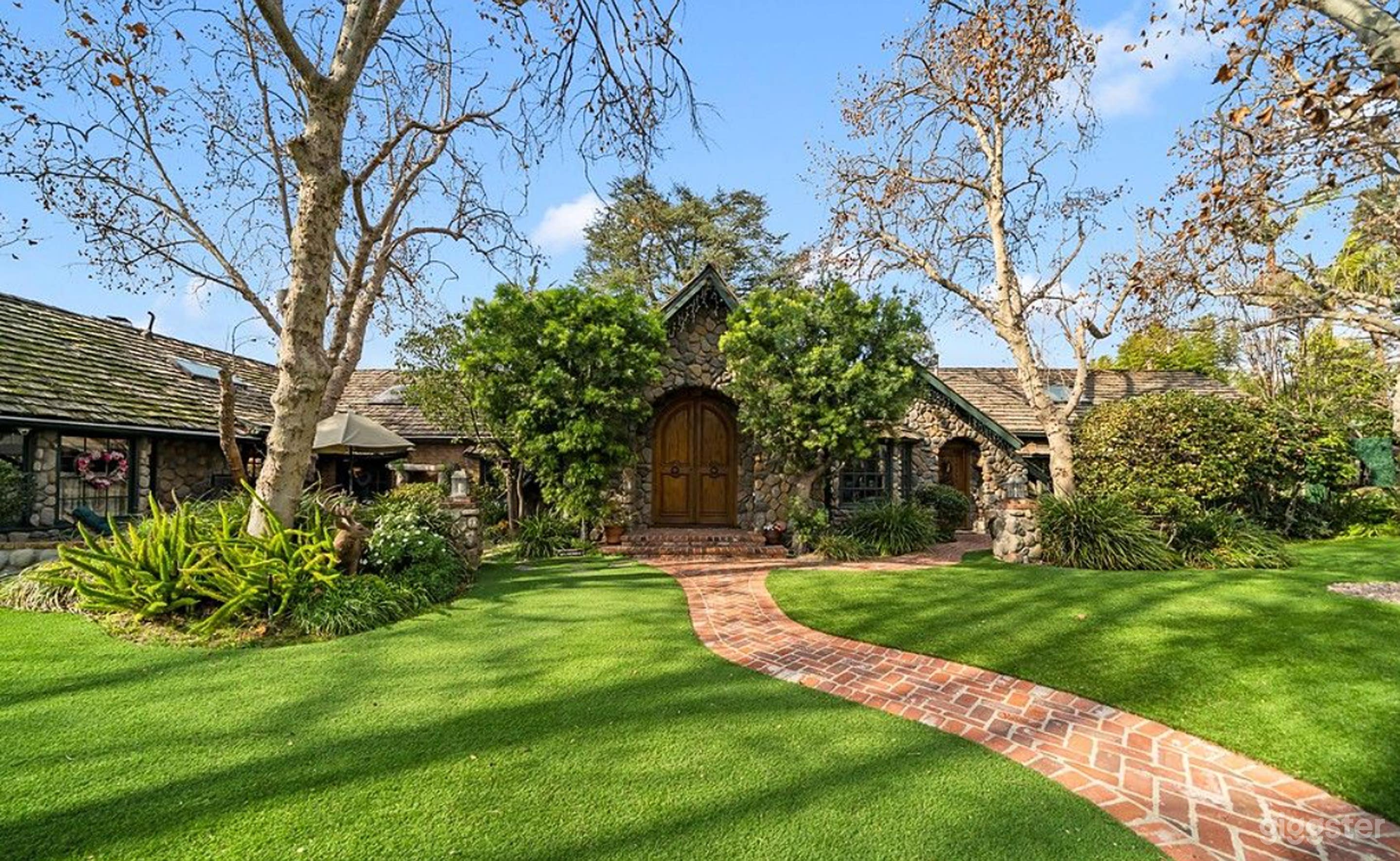 Expansive Backyard Retreat Photo 3