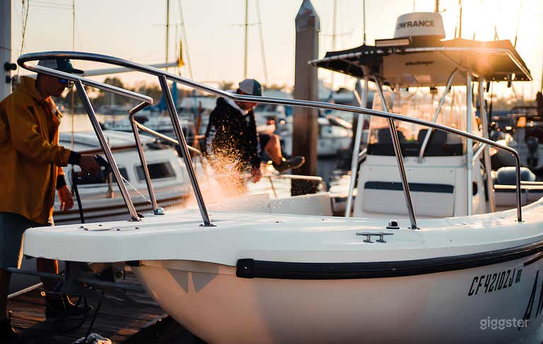  Awol 6’ Boston Whaler Outrage FISHING CHARTER 