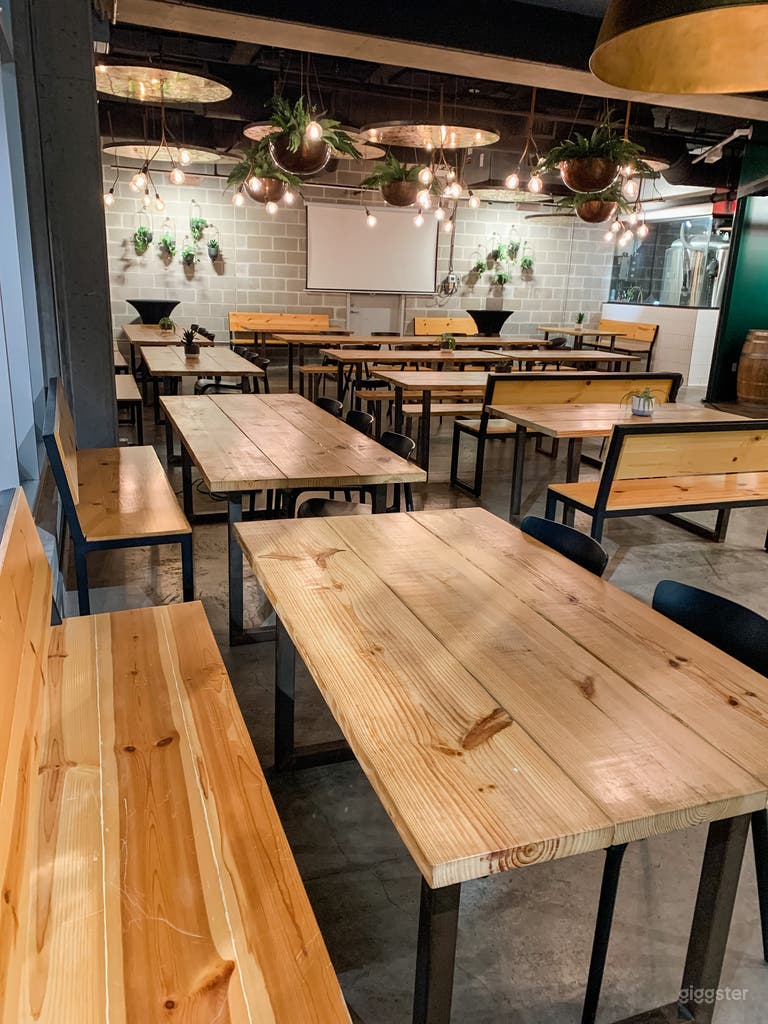  Industrial-Chic Downtown Veranstaltungsraum (Kaffee + Craft Beer) 