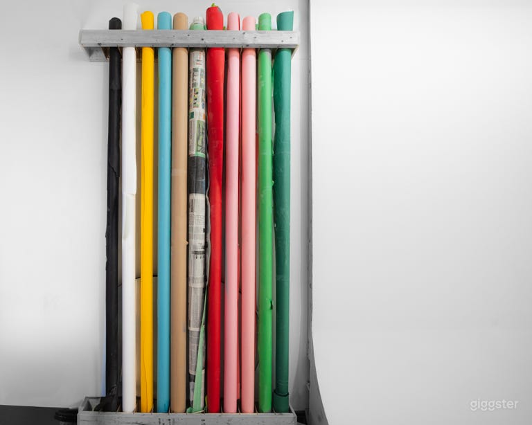  Modern 850 sq ft Photo/Video Studio with CYC Wall 