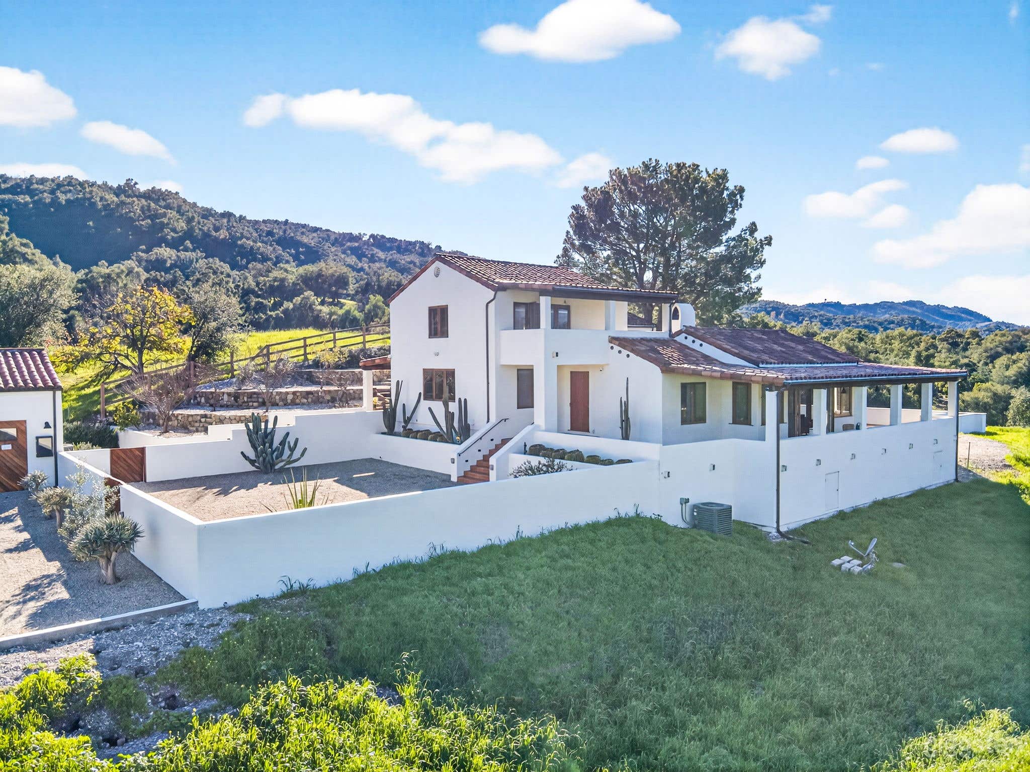 Casa Pajul - 10 acre custom spanish style retreat Photo 3