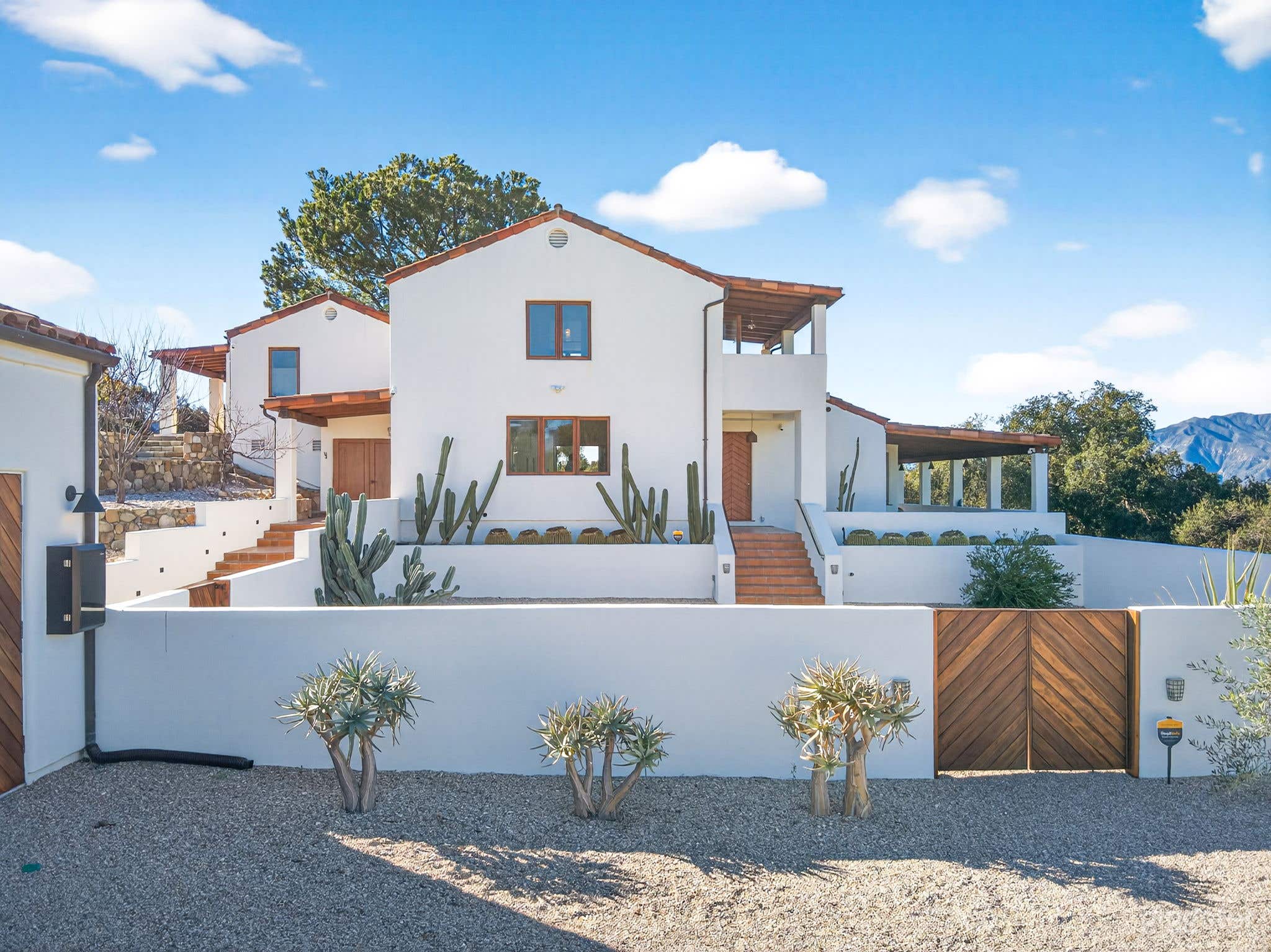 Casa Pajul - 10 acre custom spanish style retreat Photo 4