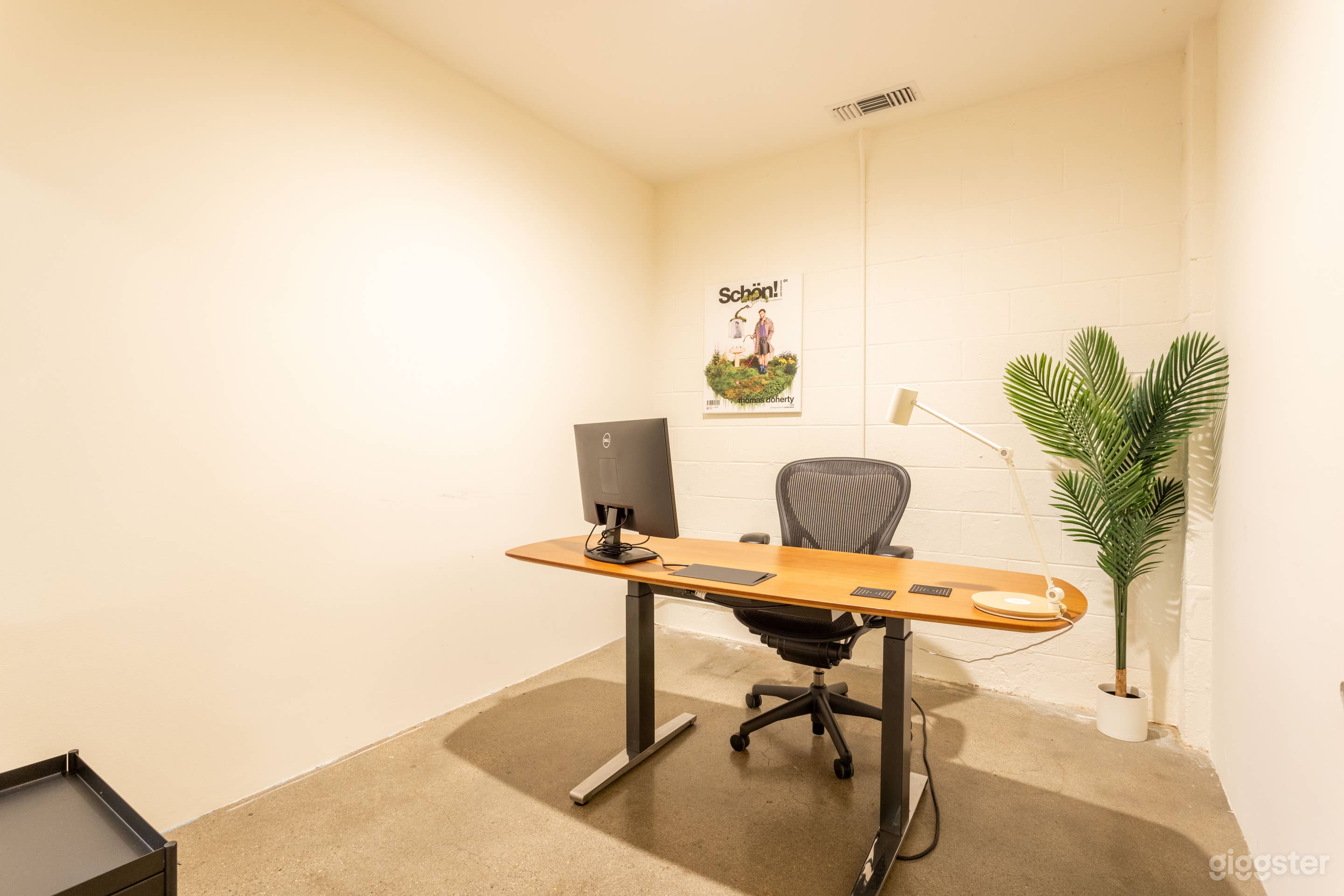 Silver Lake Private Office | Co-Working Space Photo 1