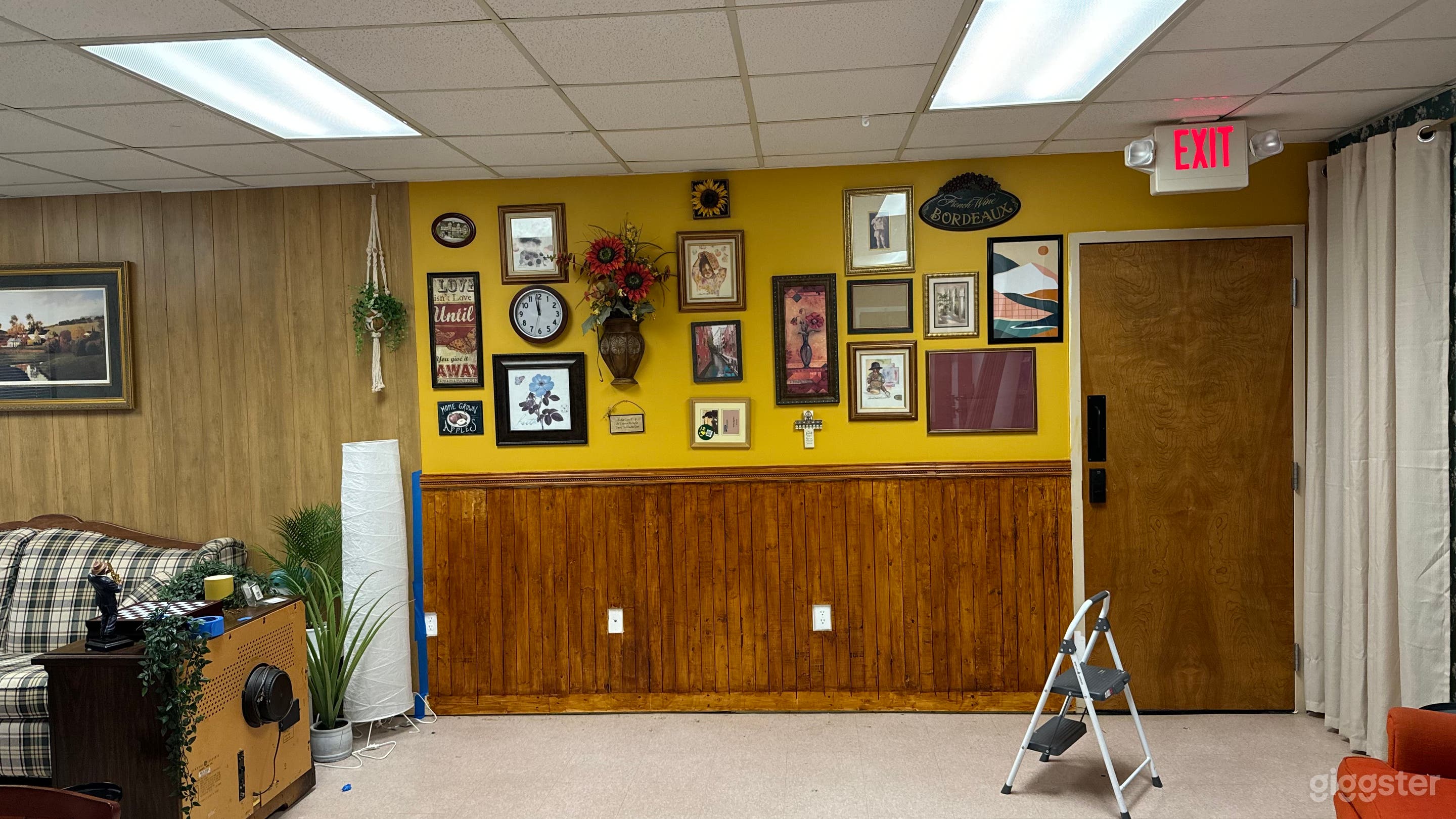 Retro Vintage Studio Set for Photoshoots & Film Photo 4