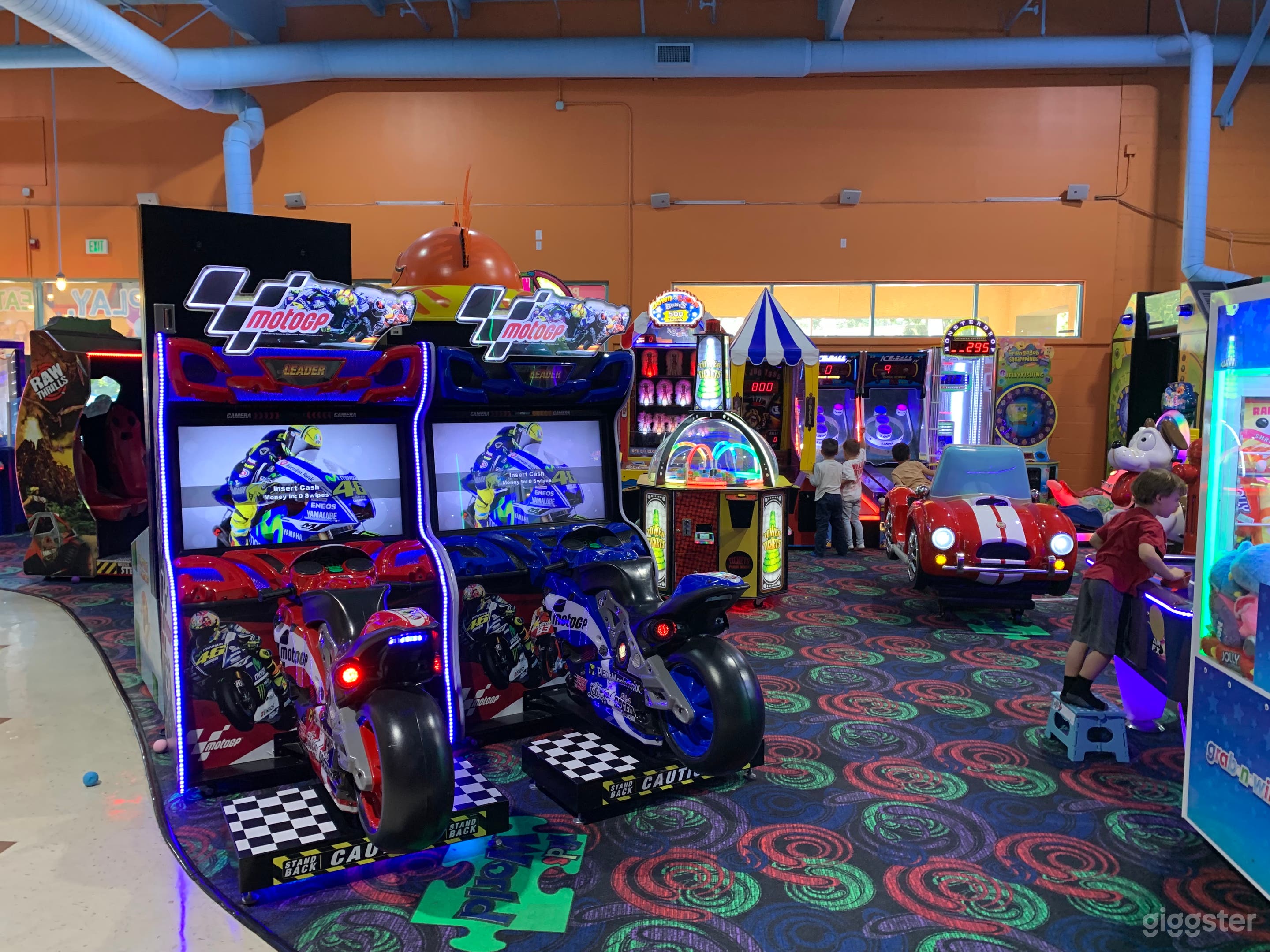 Giant Family Fun Center w/ Arcade &amp; Play Structure Photo 4