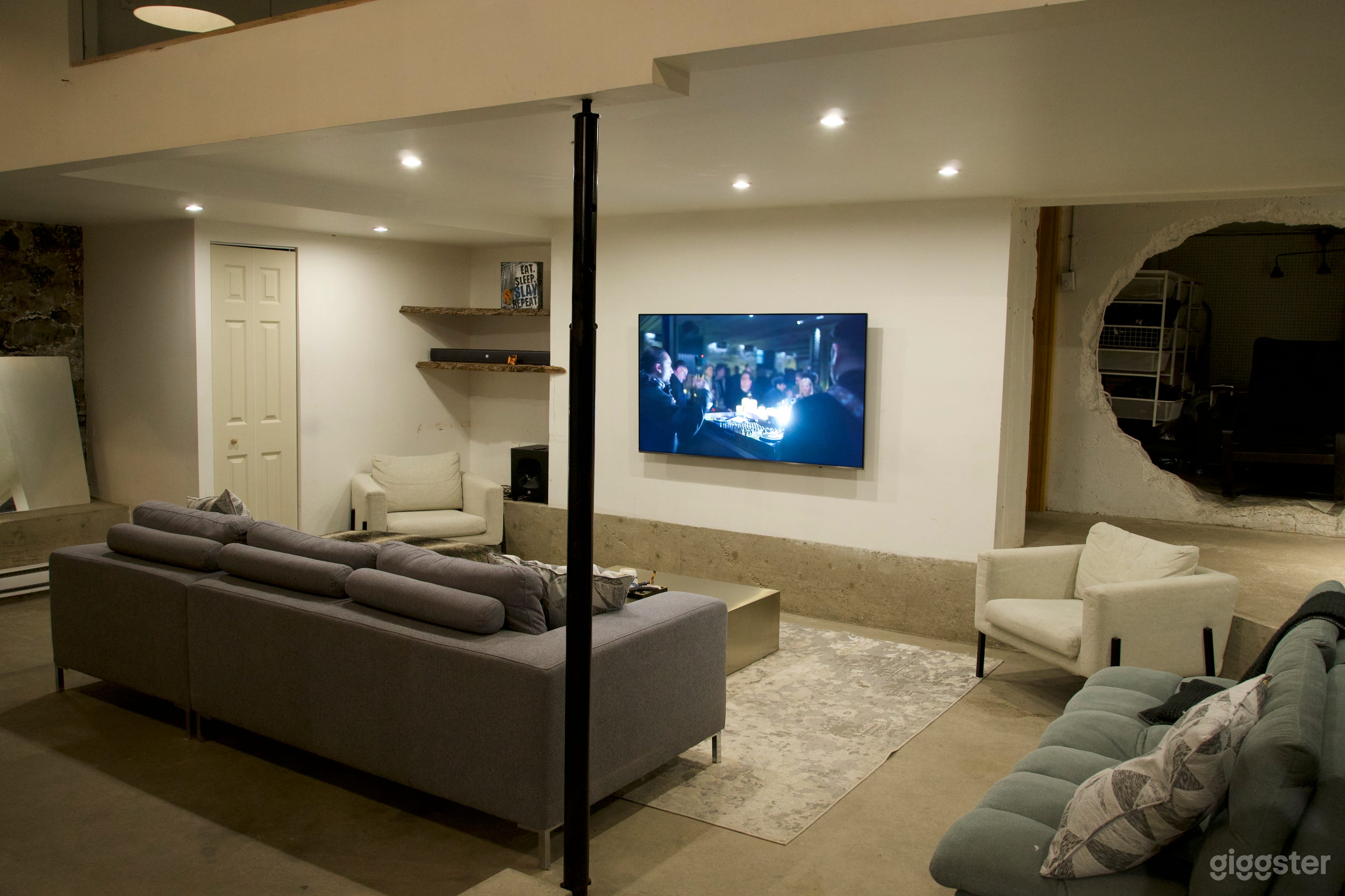 Cave Home - Photo &amp; Music Studio  Photo 4