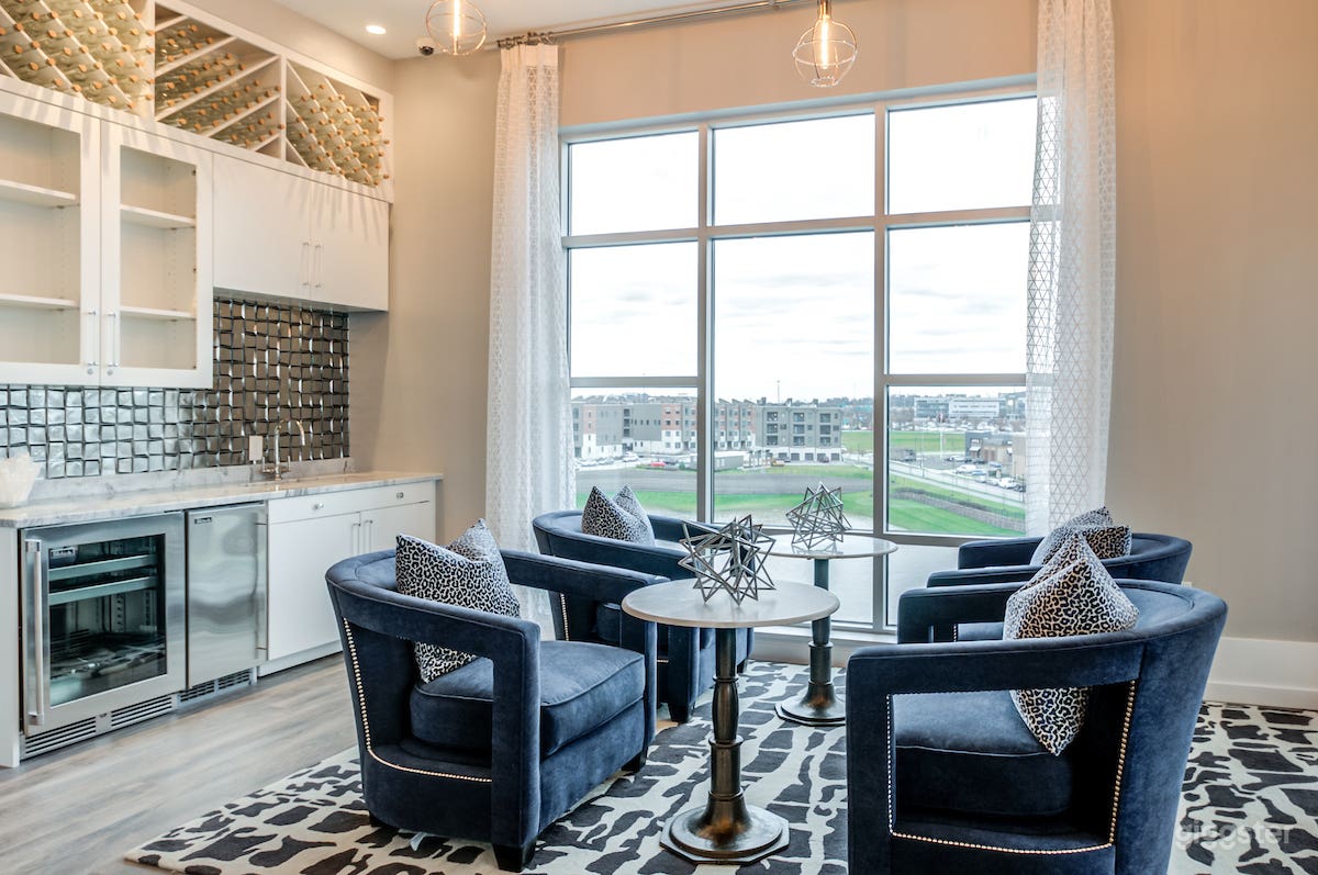 Refined Sky Lounge &amp; Deck in King of Prussia Photo 3