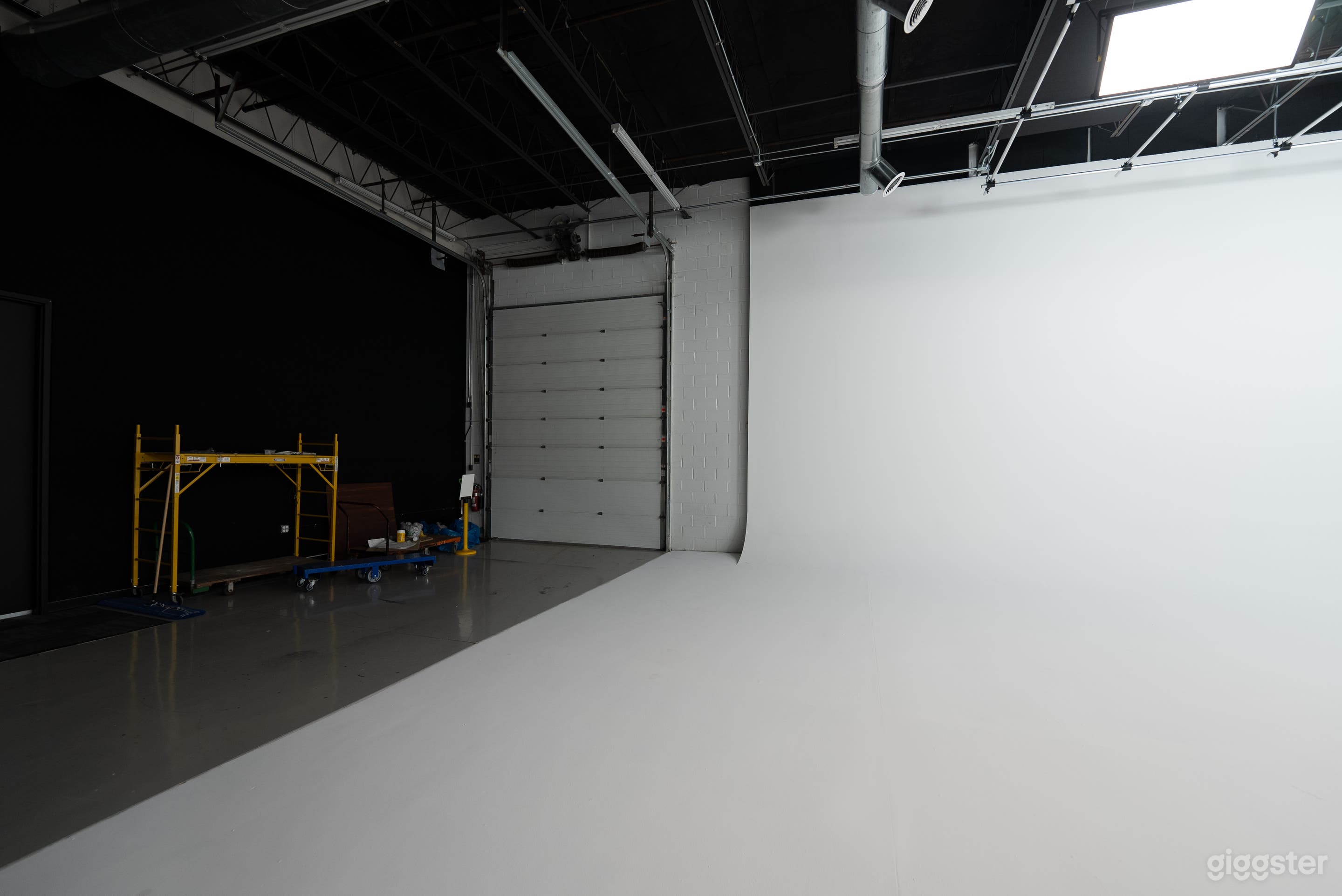5,000+ sqft White Cyclorama w/ Vehicle Access Photo 2