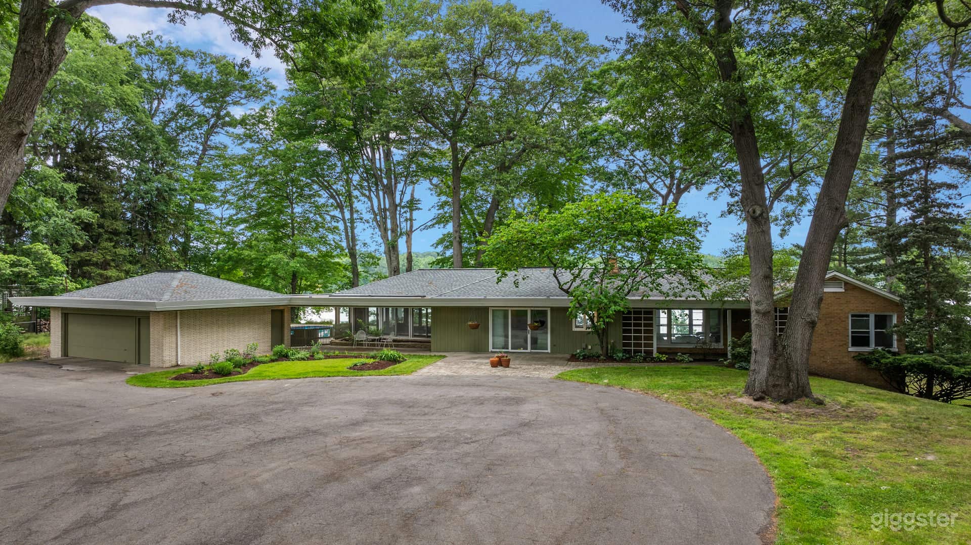 Water front Mid-century Modern Retreat Photo 1