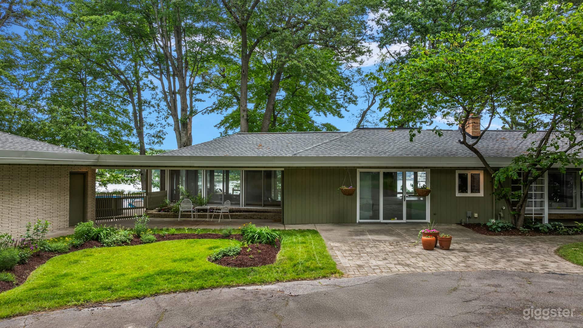 Water front Mid-century Modern Retreat Photo 3