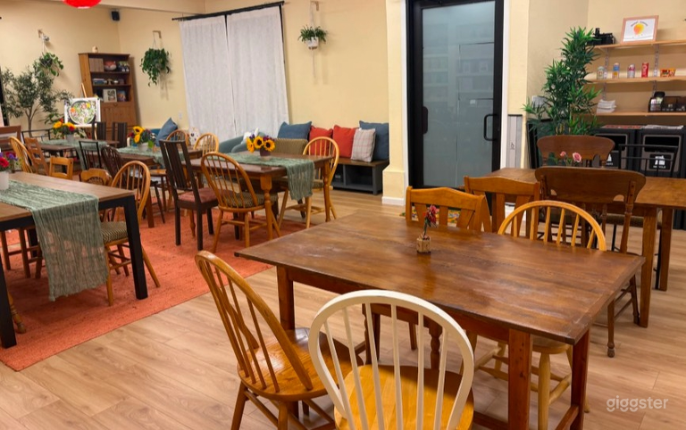  Cozy Arts & Crafts Studio 