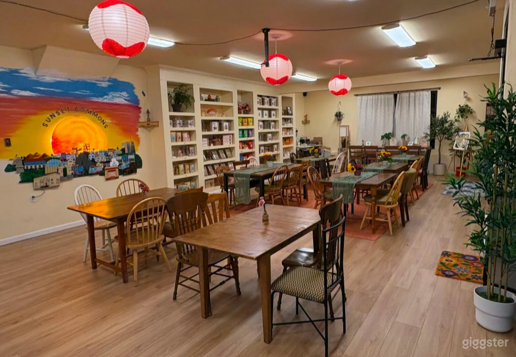 Cozy Arts &amp; Crafts Studio Photo 1