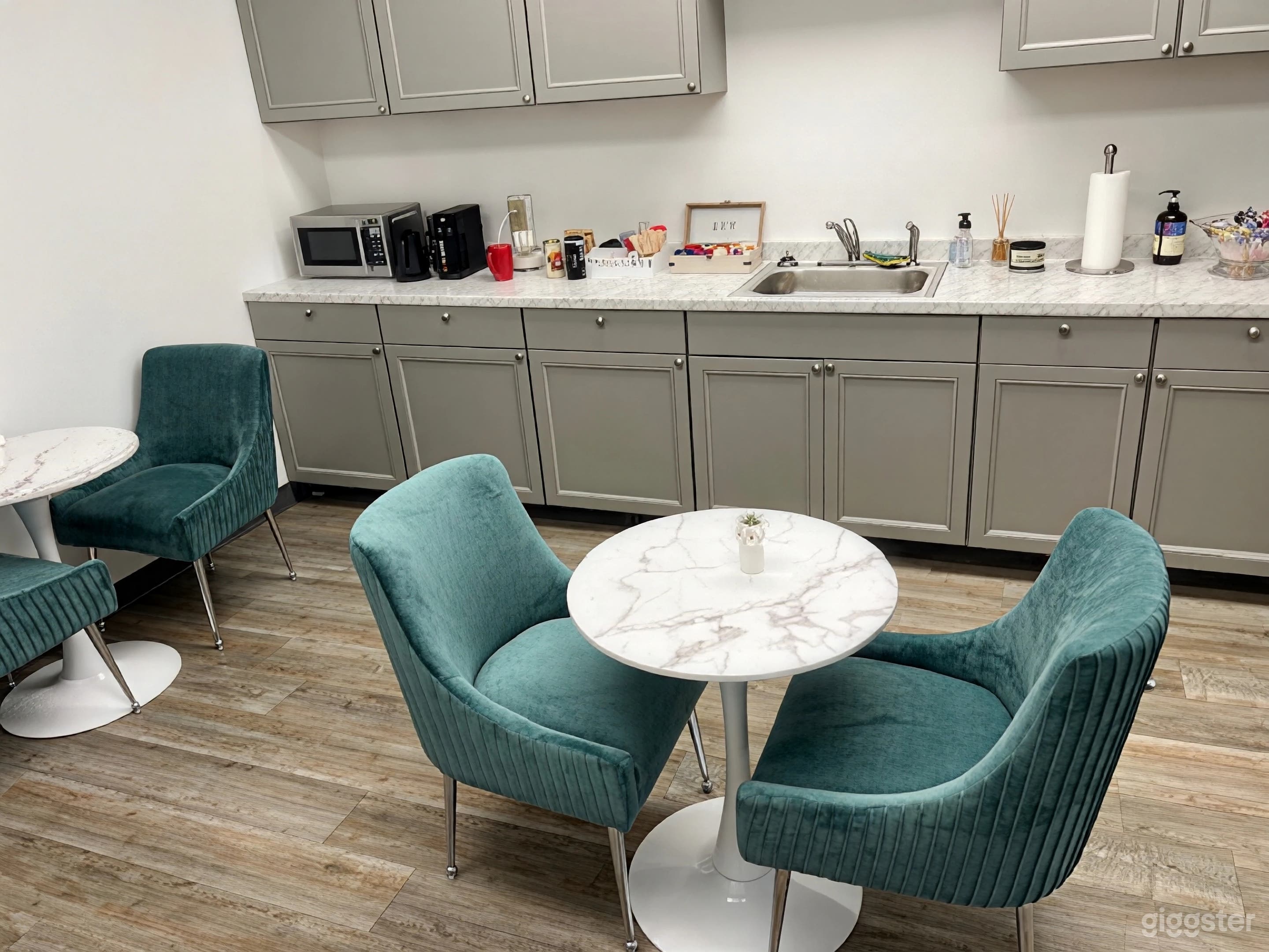 Sleek & Modern Corporate Office Breakroom Photo 4