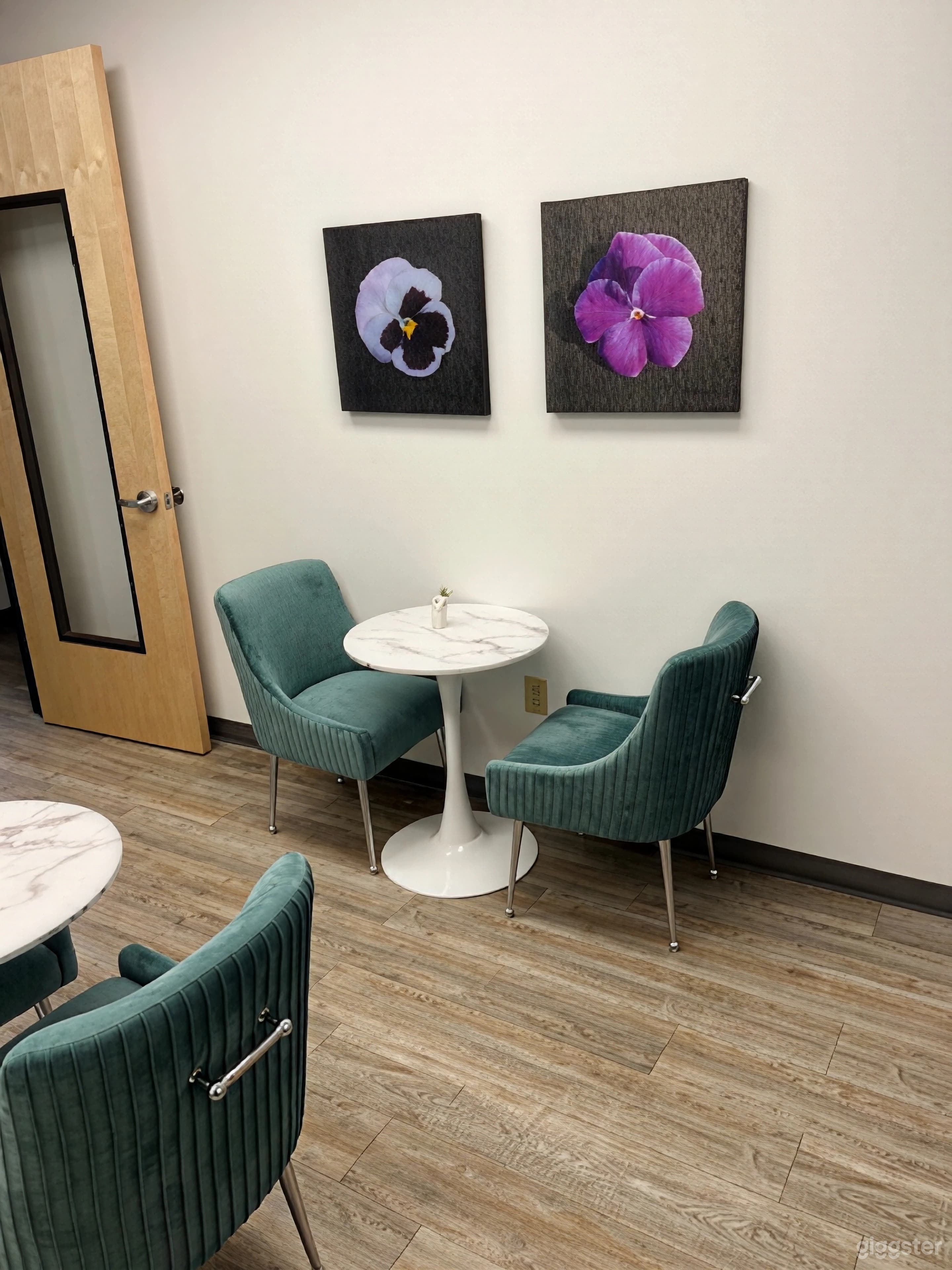 Sleek & Modern Corporate Office Breakroom Photo 2