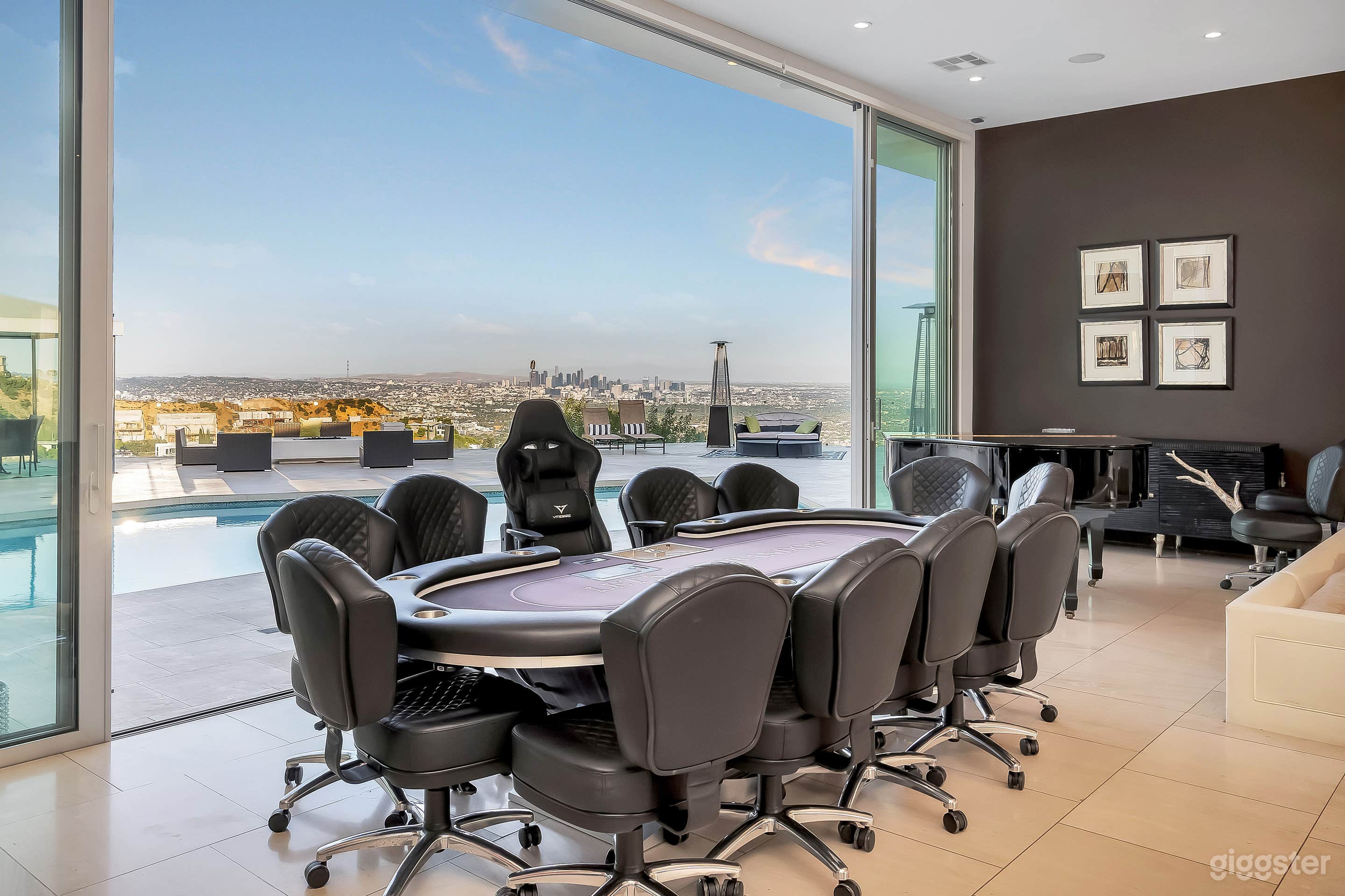 SKYLINE SOLSTICE: SLEEK ESTATE W/ POOL + VIEWS Photo 4