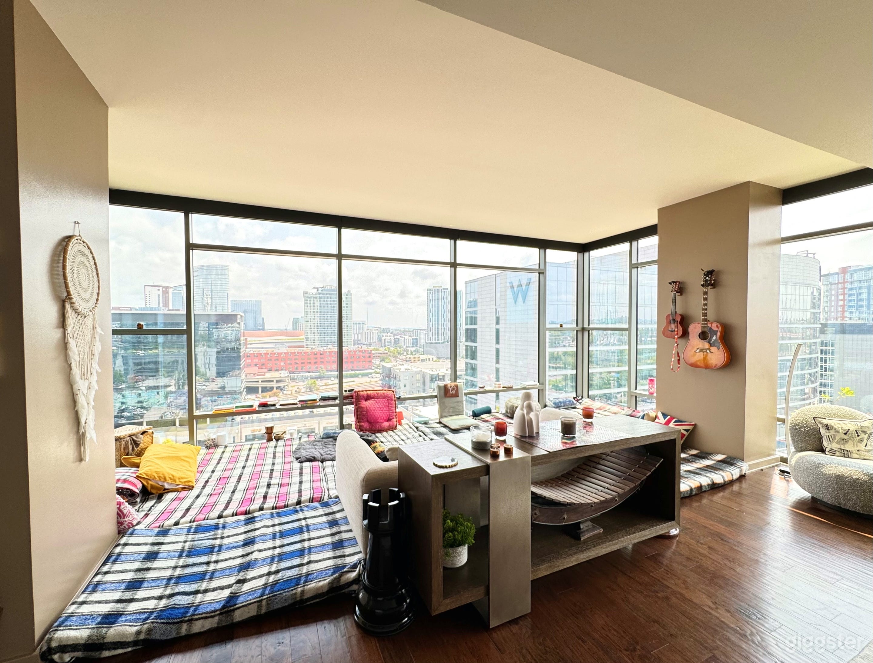 Luxury condo w/ city view, near downtown Photo 3