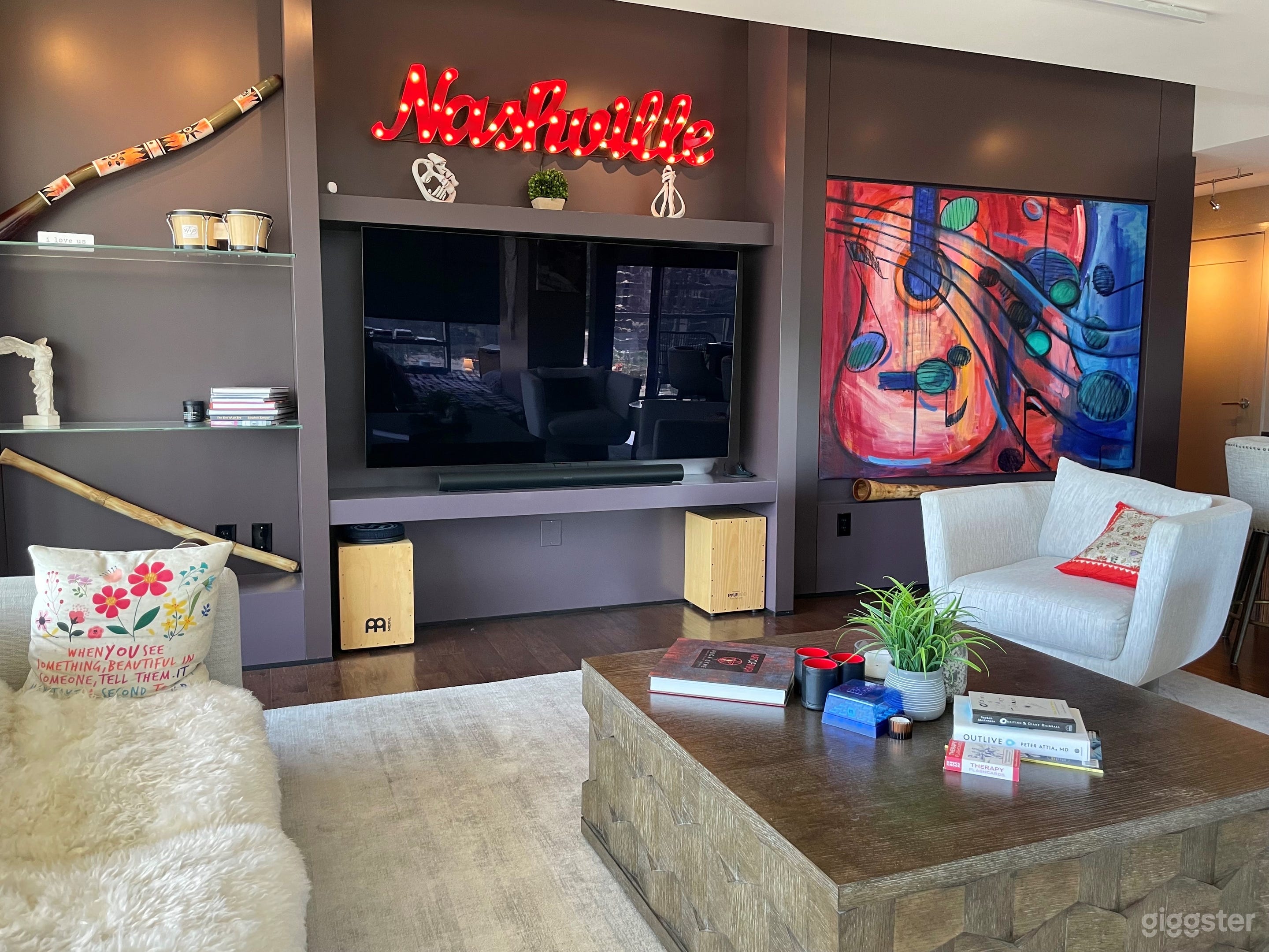 Luxury condo w/ city view, near downtown Photo 2