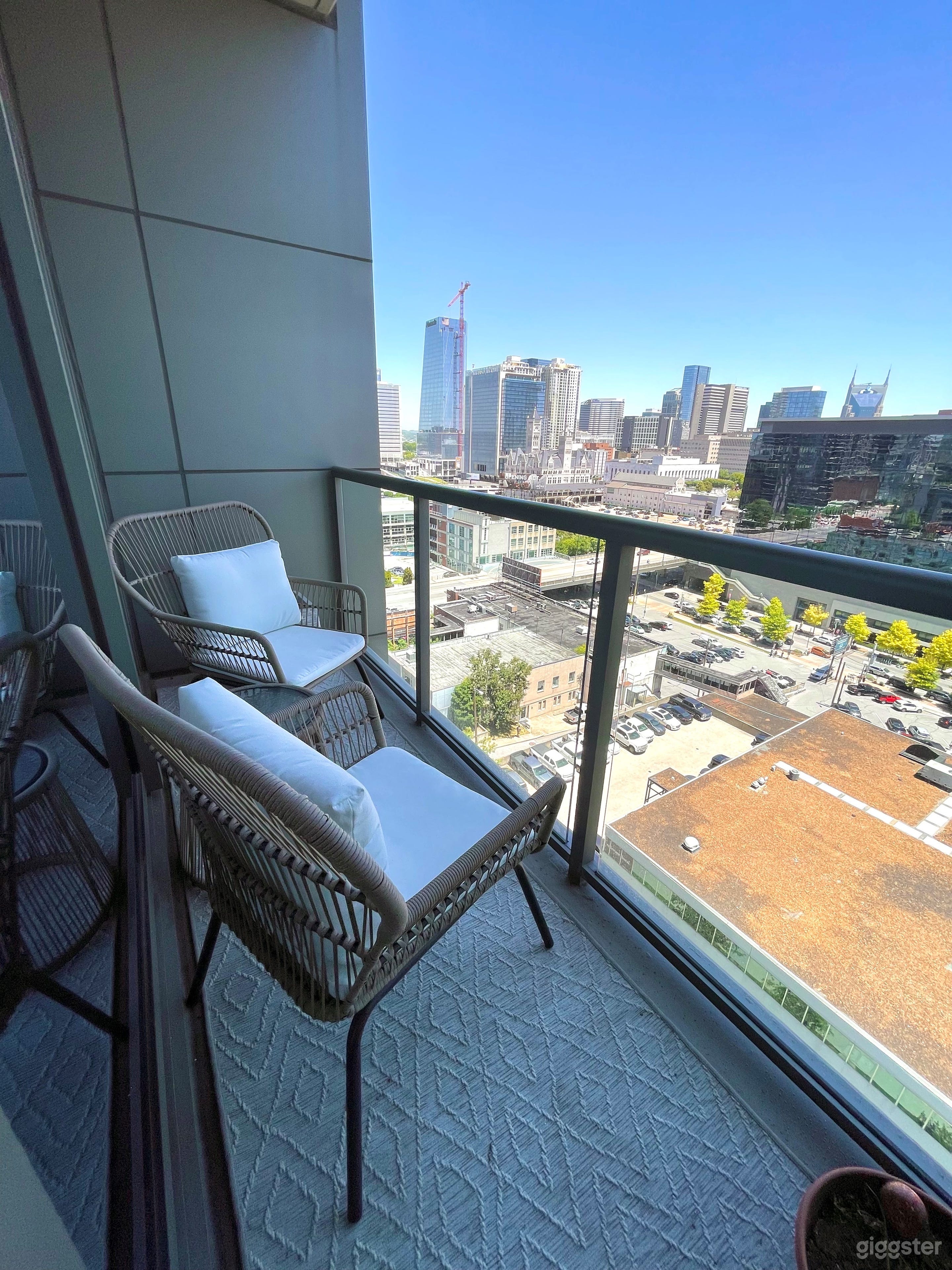 Luxury condo w/ city view, near downtown Photo 4