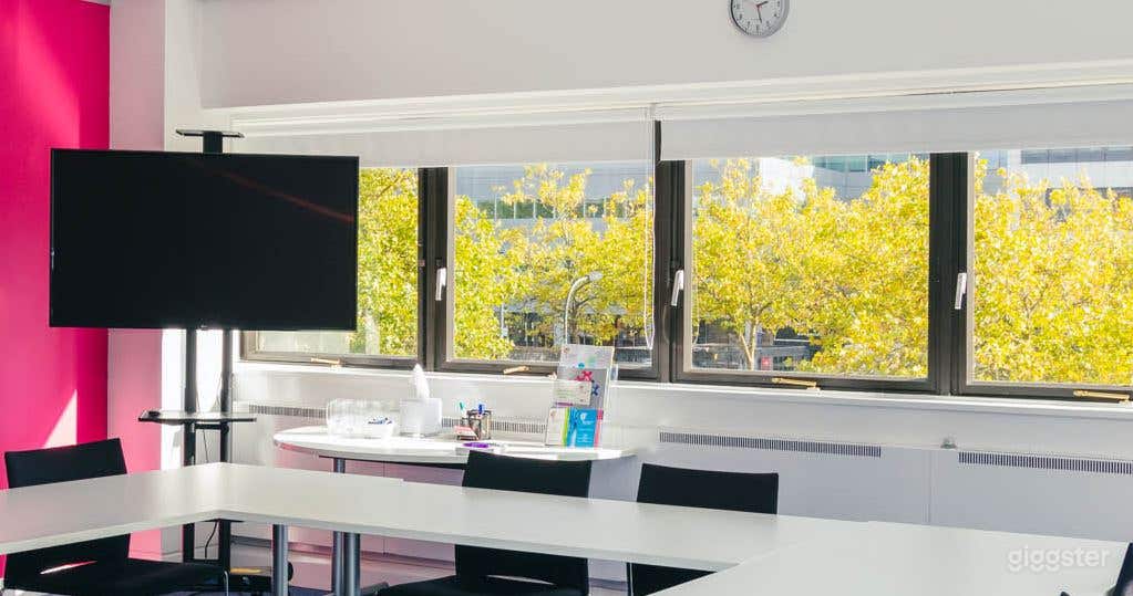 Midsummer A&amp;B Boardroom Good for 16 Persons Photo 3