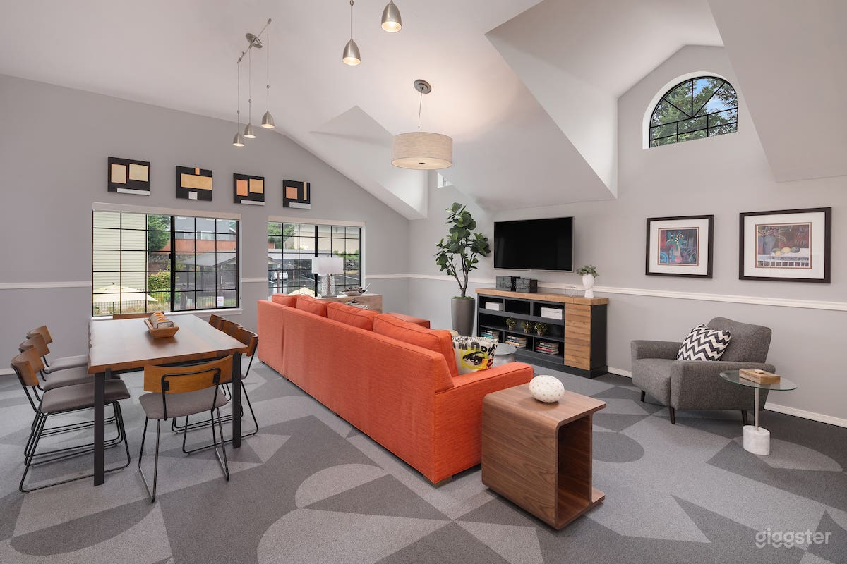 Light, Modern Lounge in Renton Photo 1