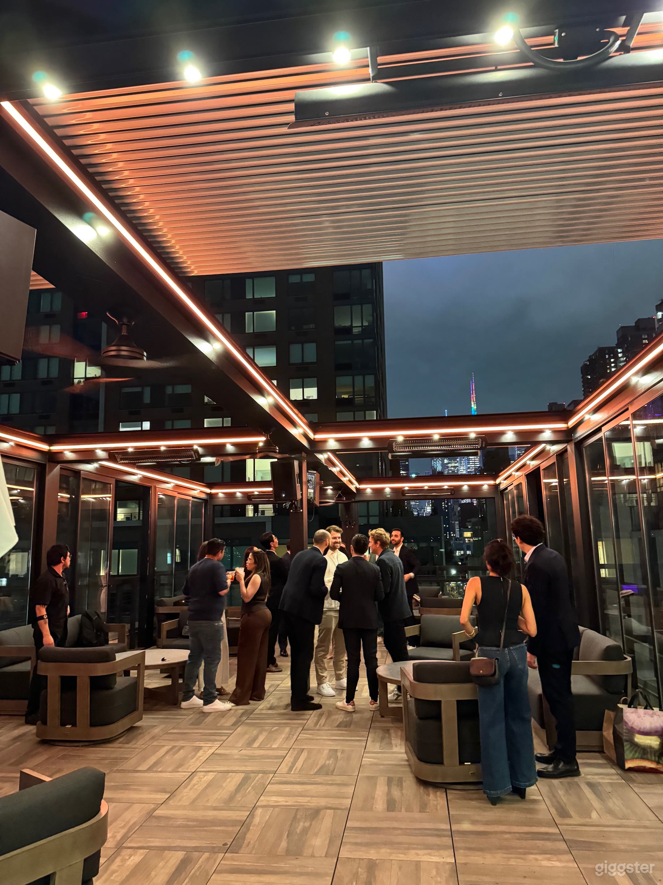 Rooftop Corporate event space (Retractable roof) Photo 4