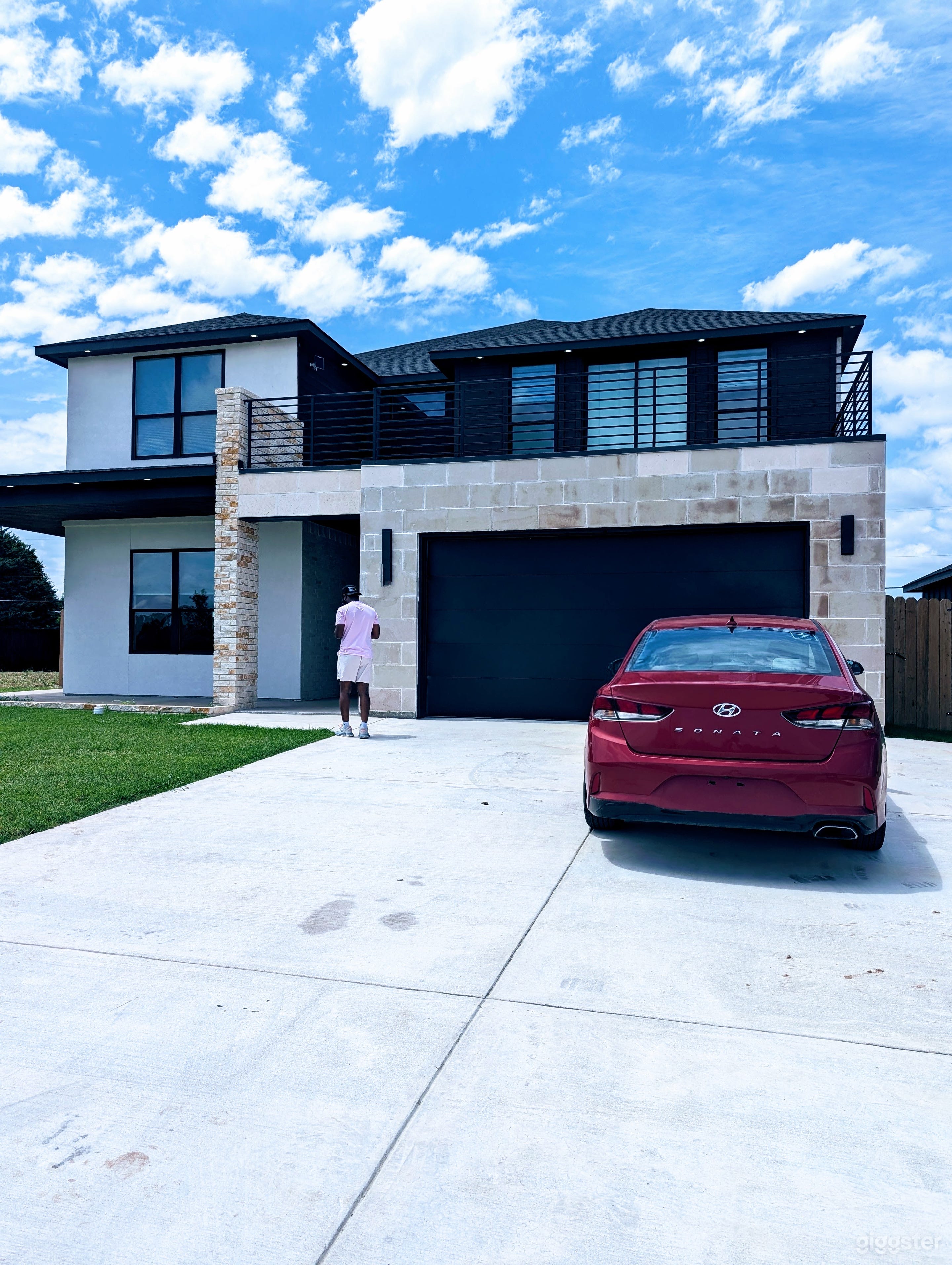 Modern Marble & Black-Trim Home, Natural Light, 5 Looks Photo 1