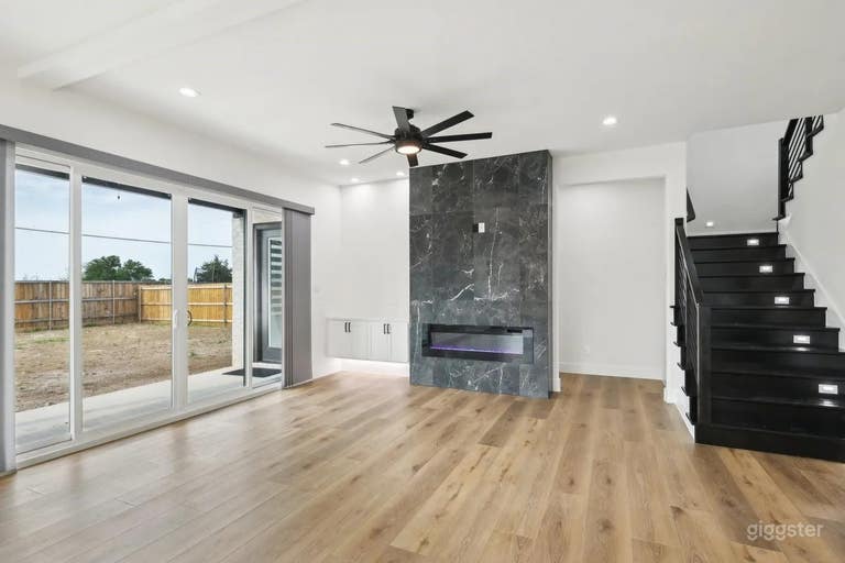  Casa moderna in marmo e rifiniture nere, luce naturale, 5 ambientazioni 