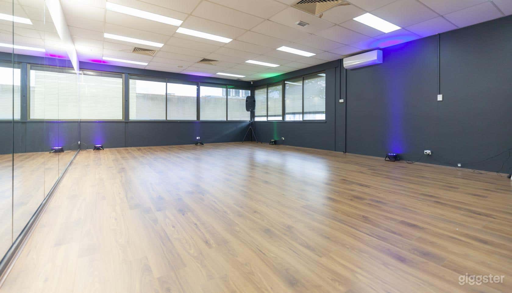 LARGE STUDIO Photo 4