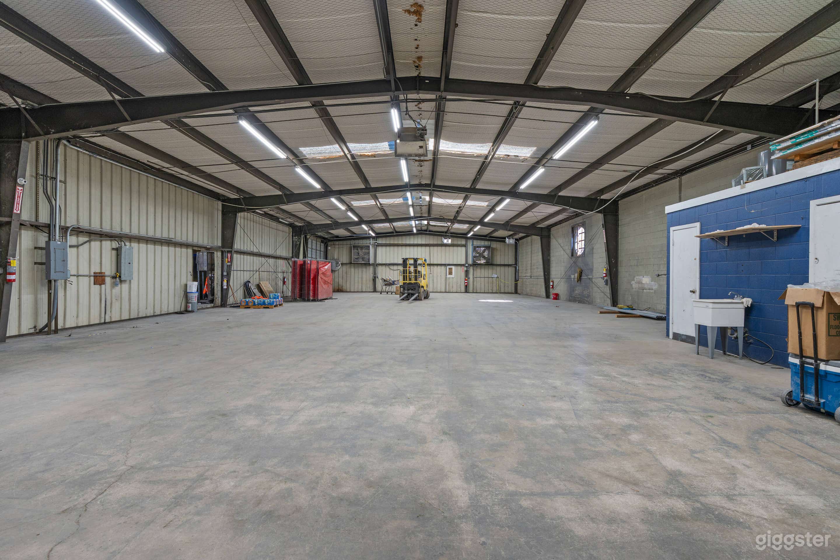 Raw Industrial Stage - 14' Ceilings - San Antonio Photo 1