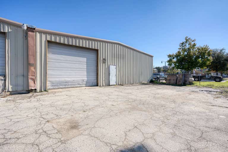  Raw Industrial Stage - 14' Ceilings - San Antonio 